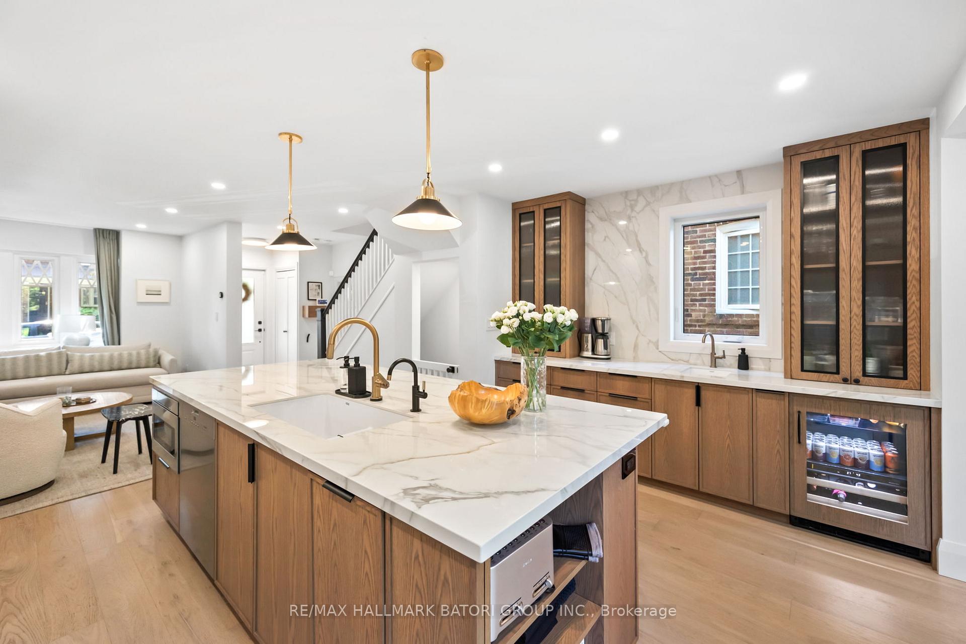 Photo 13 of 17 Martin Road, Toronto, Mount Pleasant East — HOMEH