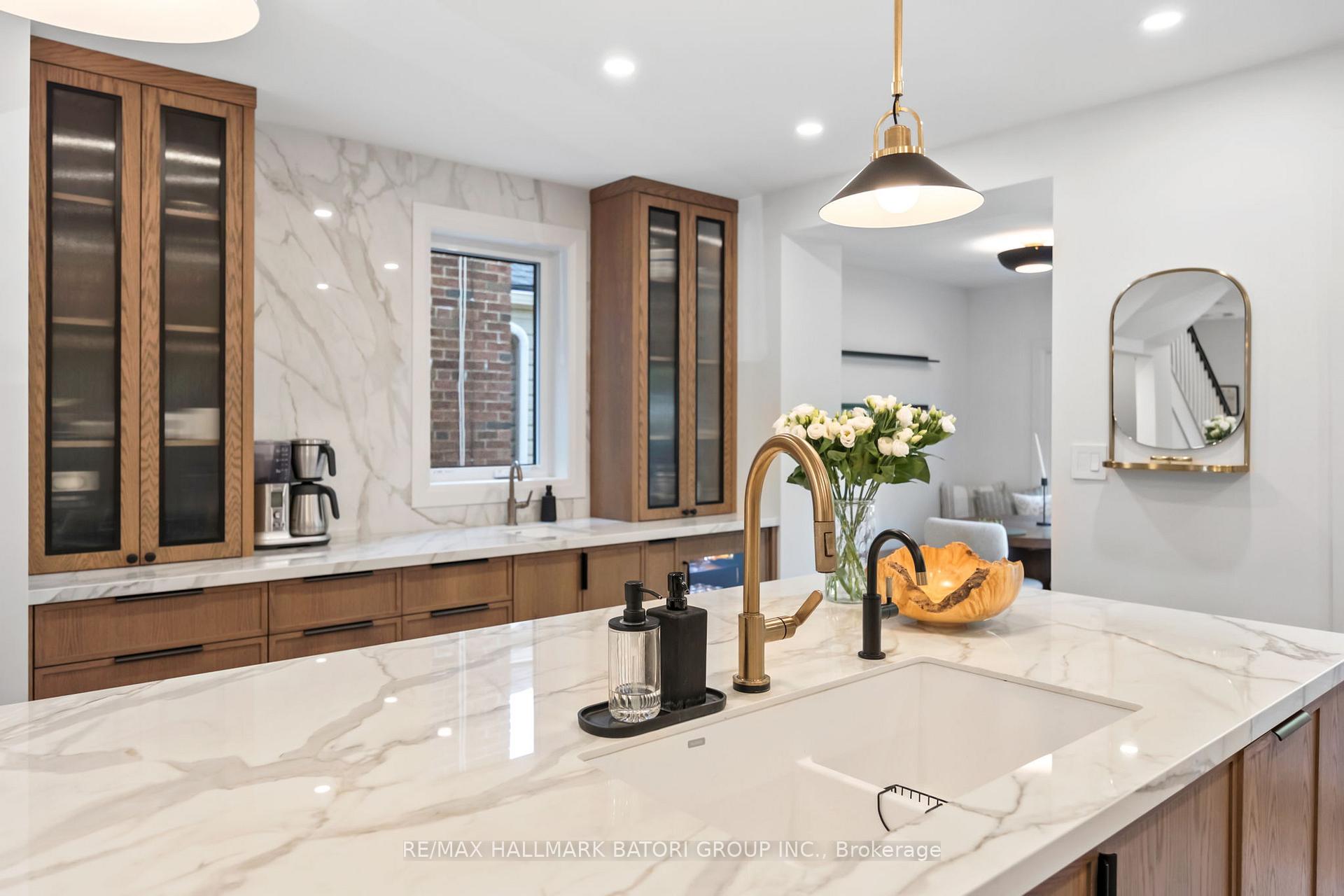 Photo 14 of 17 Martin Road, Toronto, Mount Pleasant East — HOMEH