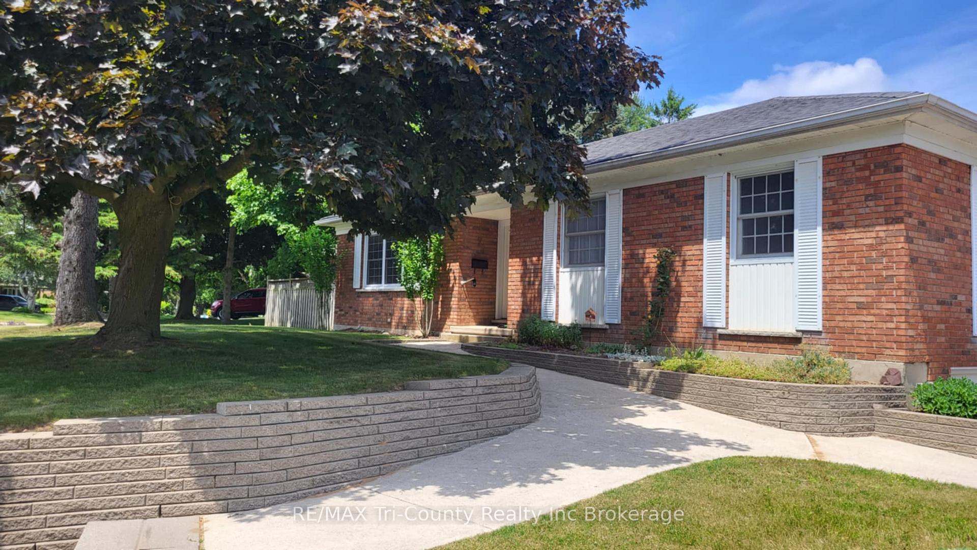 Photo 2 of 7 Glenridge Road, Tillsonburg — HOMEH