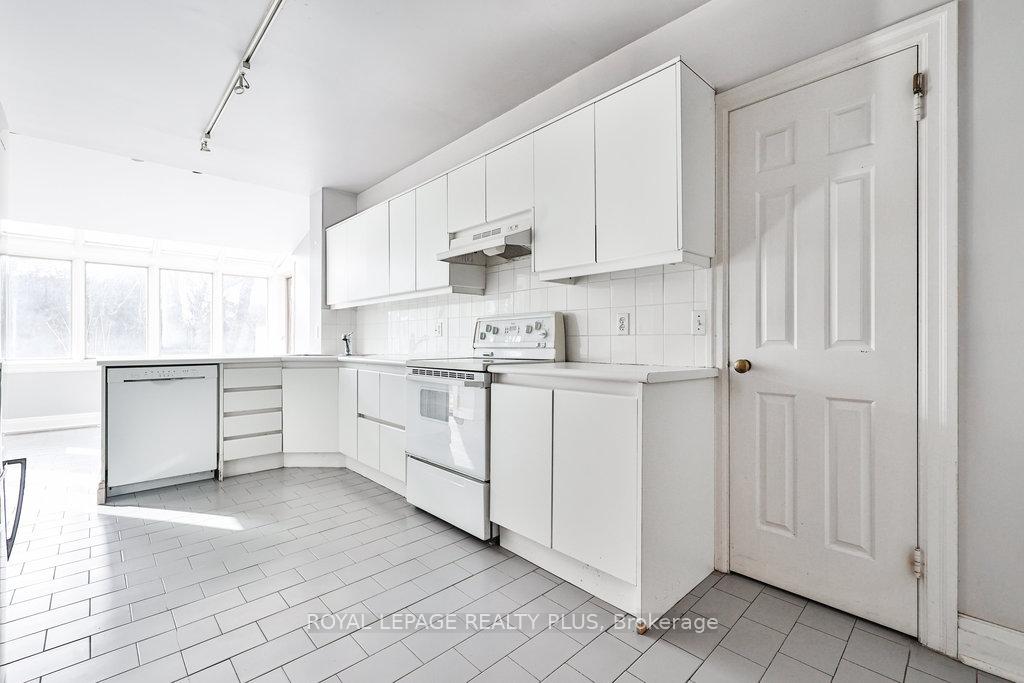 Photo 11 of 225 Glenrose Avenue, Toronto, Rosedale-Moore Park — HOMEH