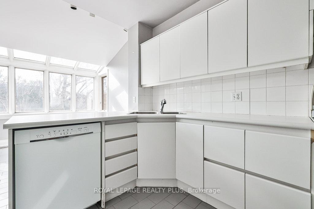 Photo 14 of 225 Glenrose Avenue, Toronto, Rosedale-Moore Park — HOMEH