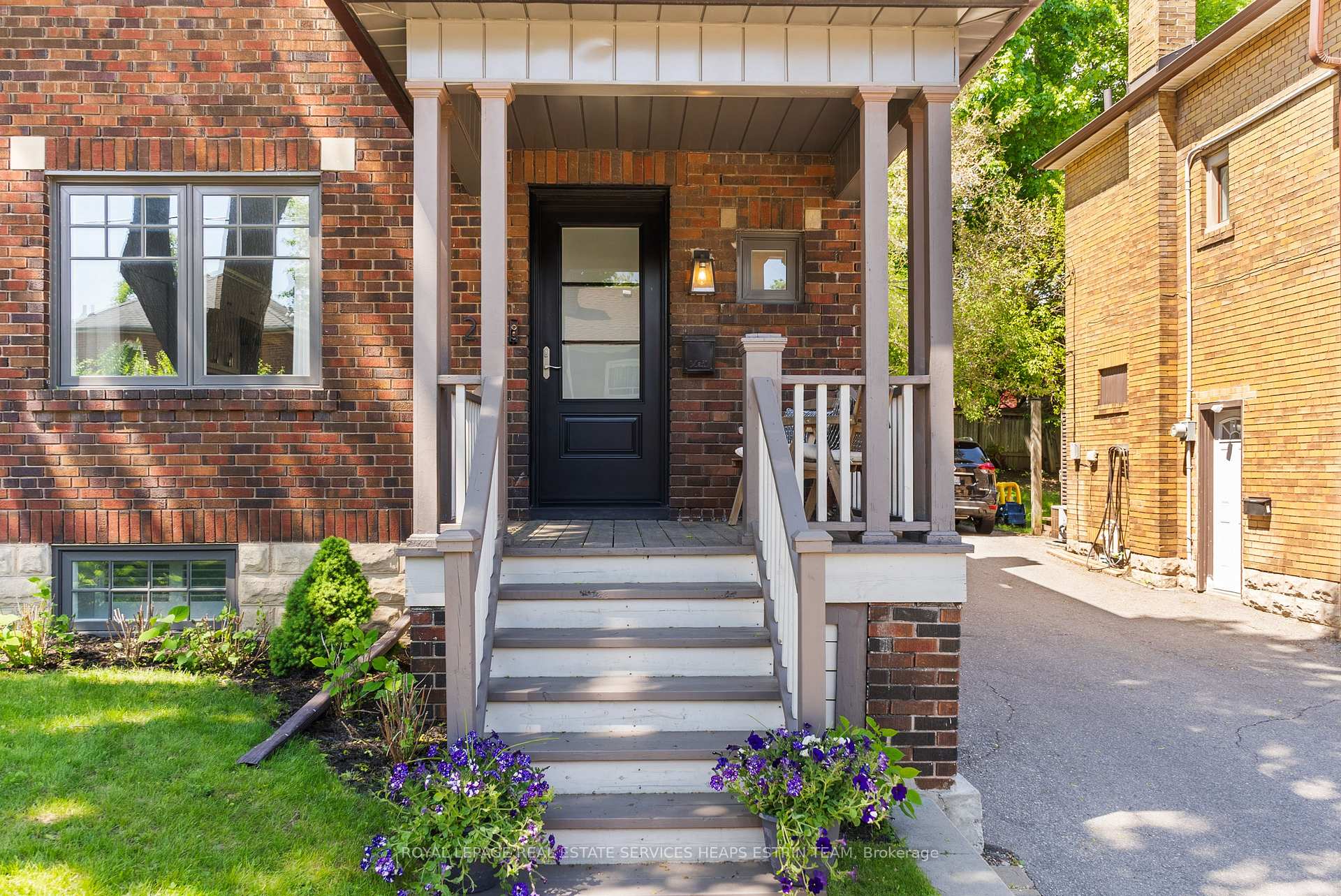 Photo 2 of 20 Elvina Gardens, Toronto, Mount Pleasant East — HOMEH