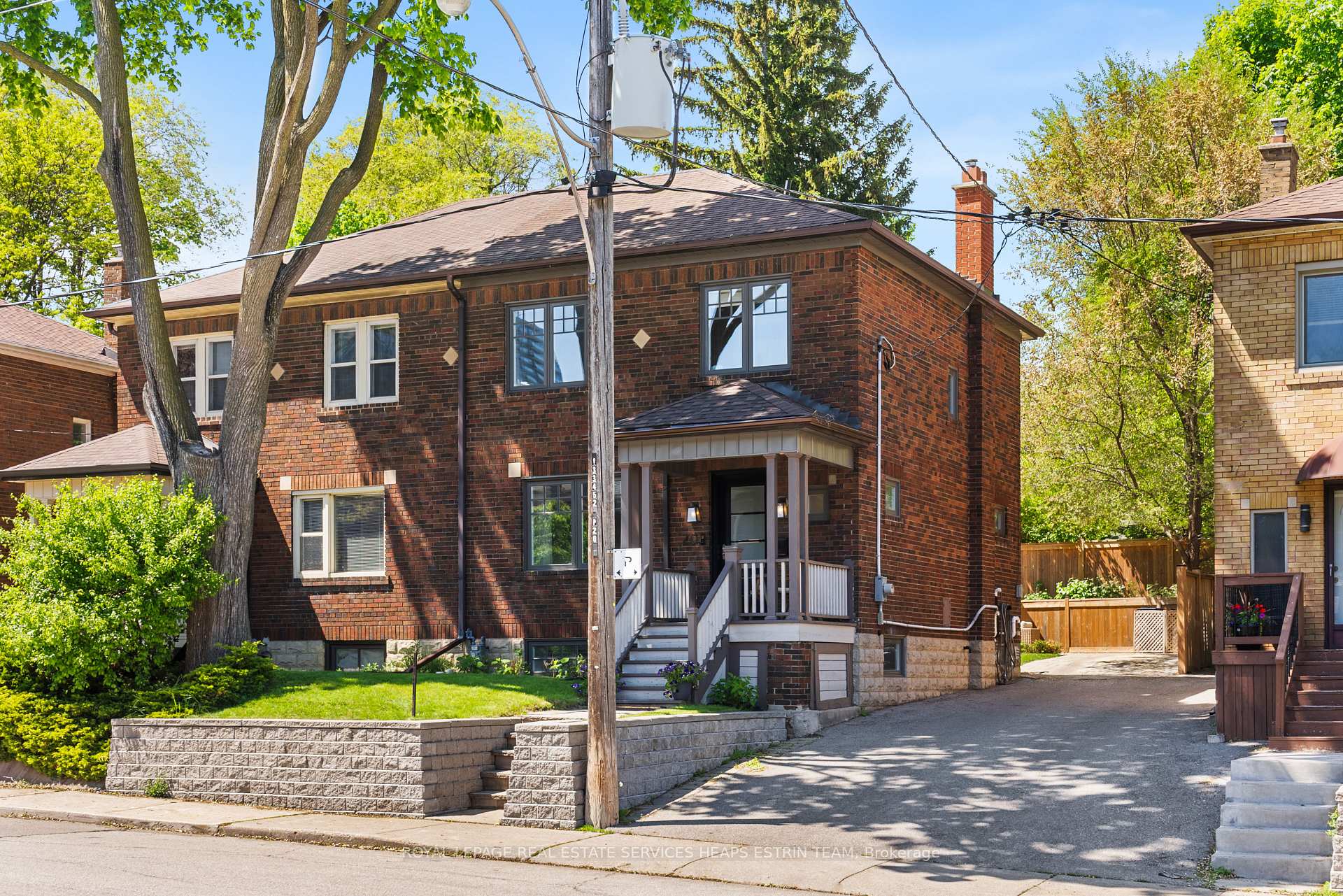 Photo 3 of 20 Elvina Gardens, Toronto, Mount Pleasant East — HOMEH