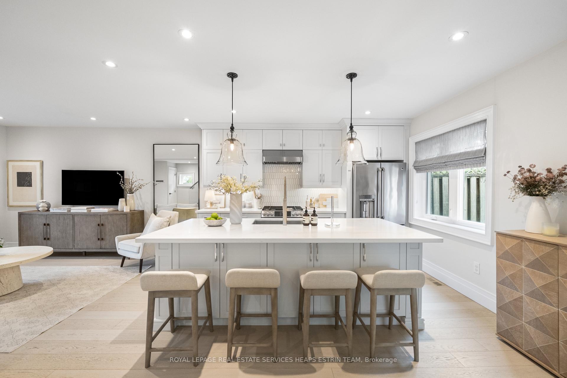Photo 10 of 20 Elvina Gardens, Toronto, Mount Pleasant East — HOMEH