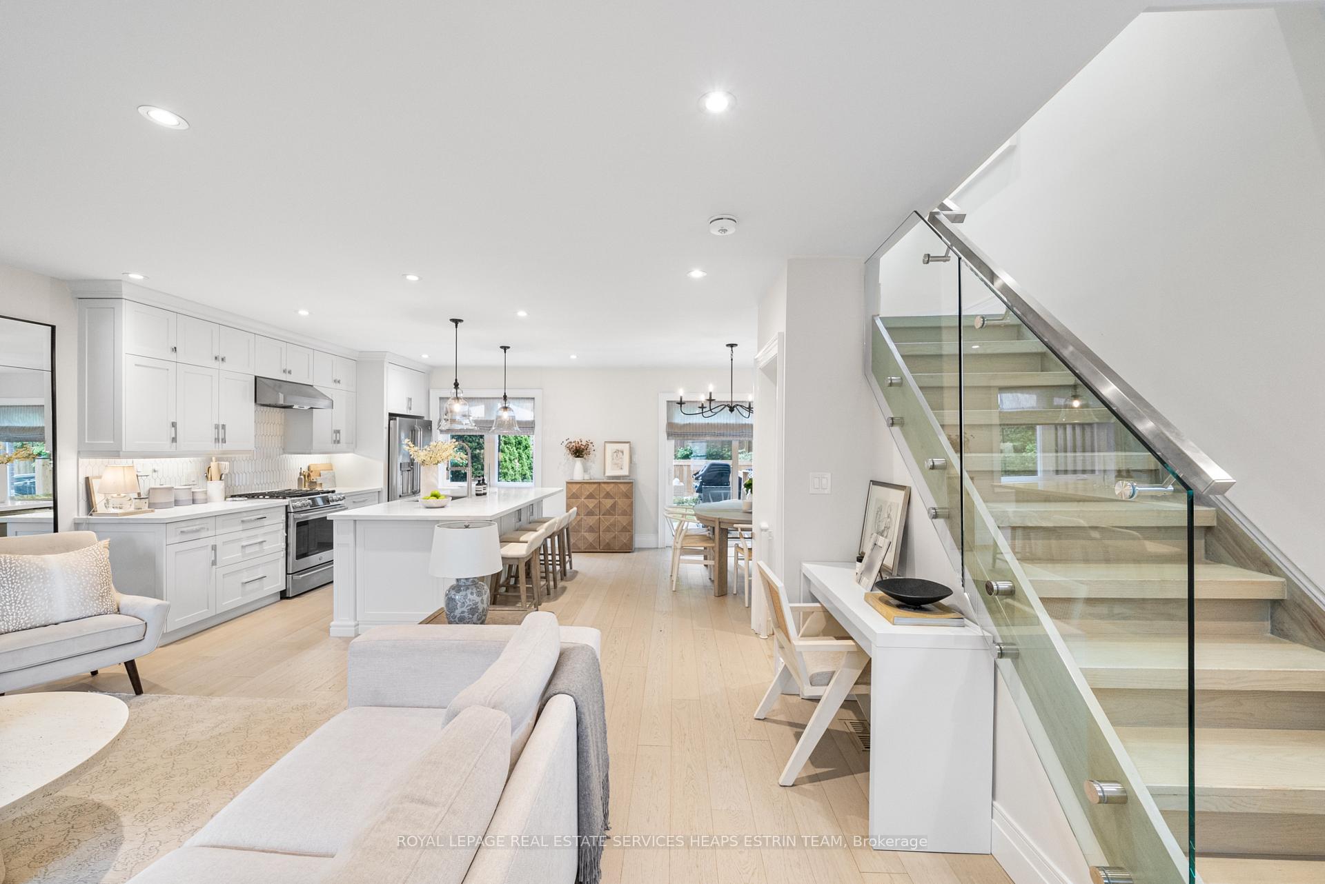 Photo 13 of 20 Elvina Gardens, Toronto, Mount Pleasant East — HOMEH