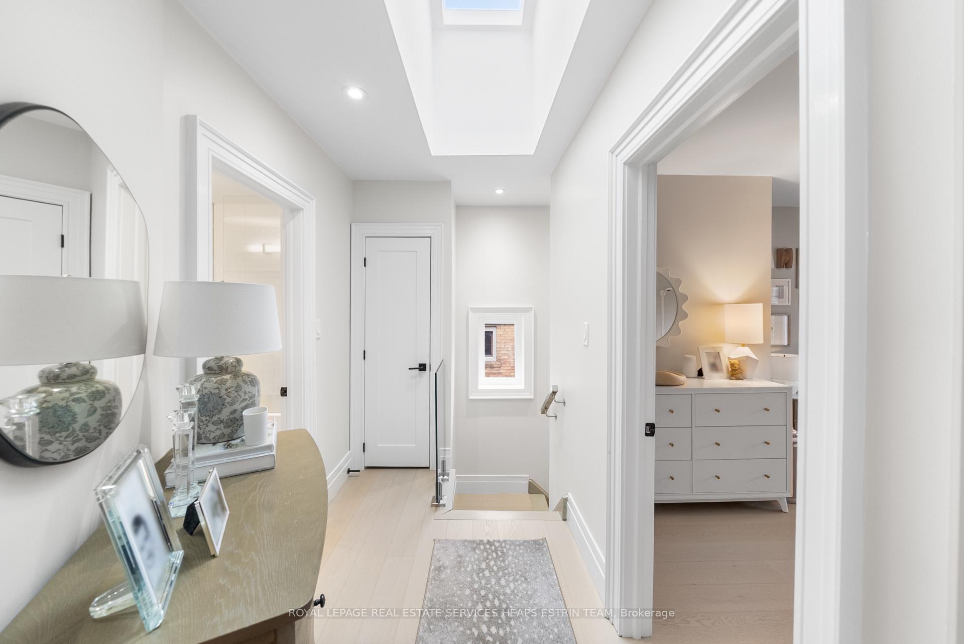 Photo 15 of 20 Elvina Gardens, Toronto, Mount Pleasant East — HOMEH