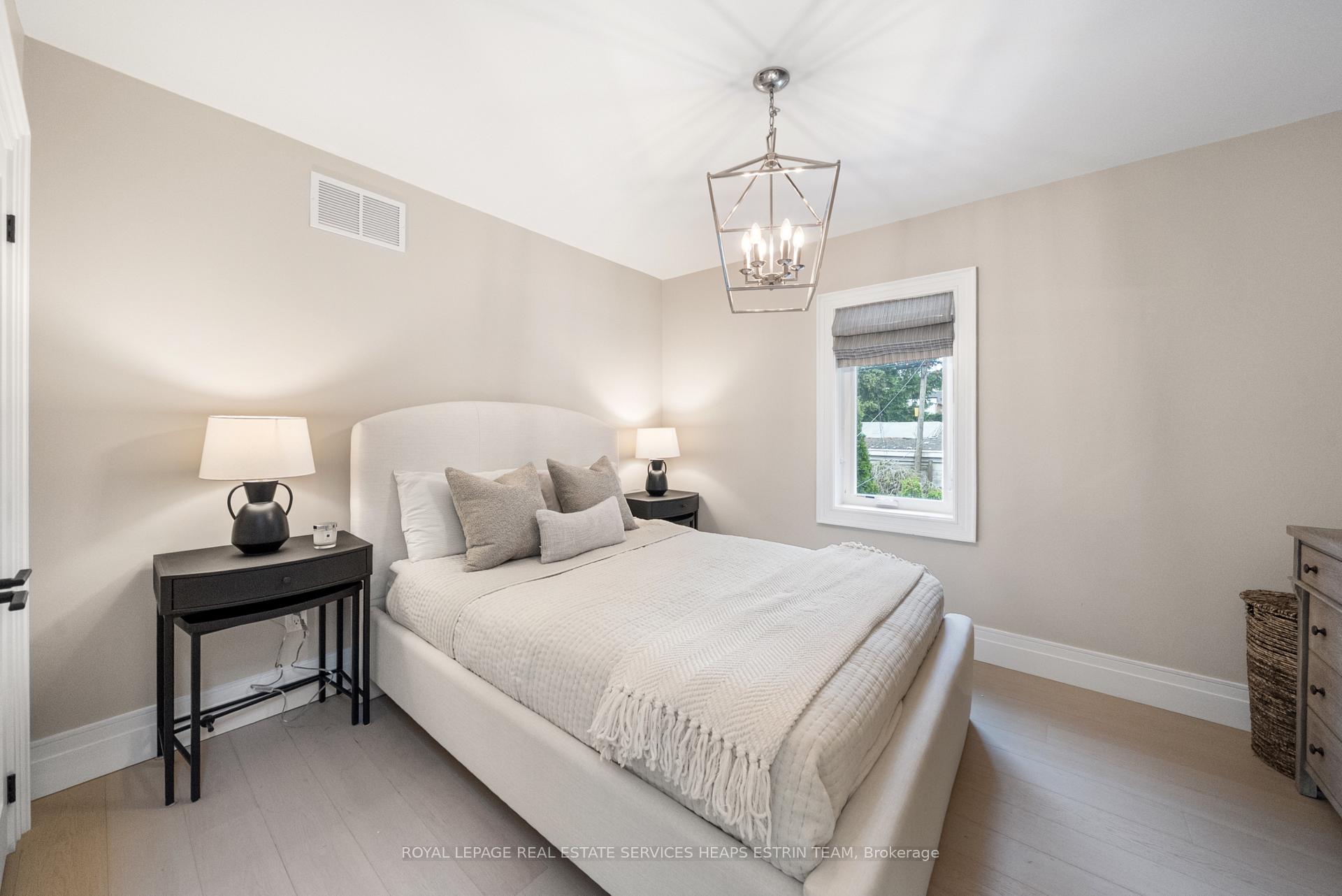 Photo 21 of 20 Elvina Gardens, Toronto, Mount Pleasant East — HOMEH