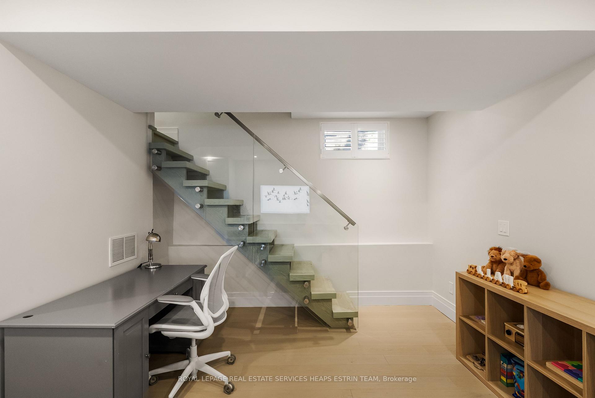 Photo 25 of 20 Elvina Gardens, Toronto, Mount Pleasant East — HOMEH