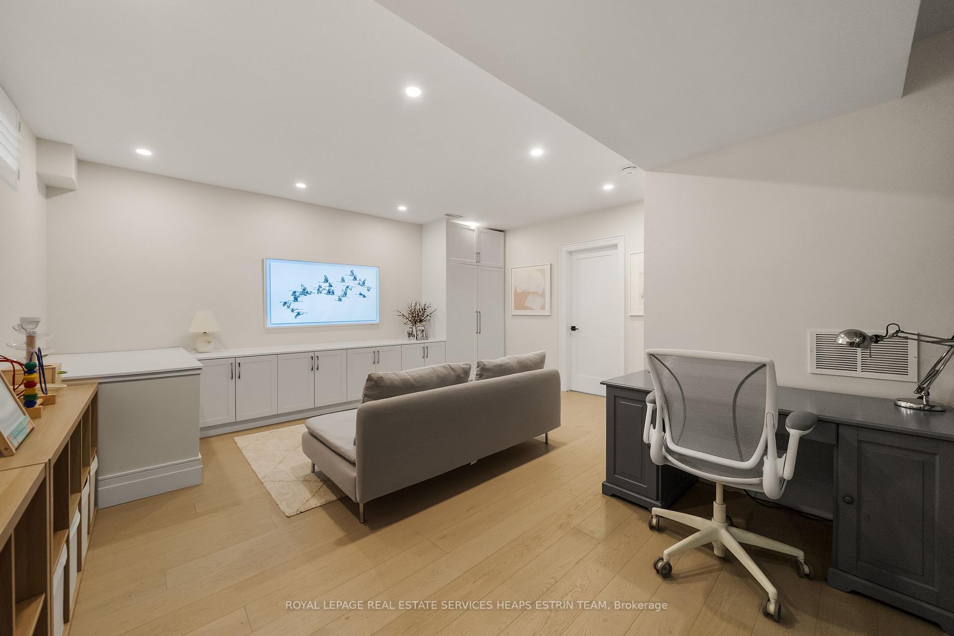 Photo 26 of 20 Elvina Gardens, Toronto, Mount Pleasant East — HOMEH