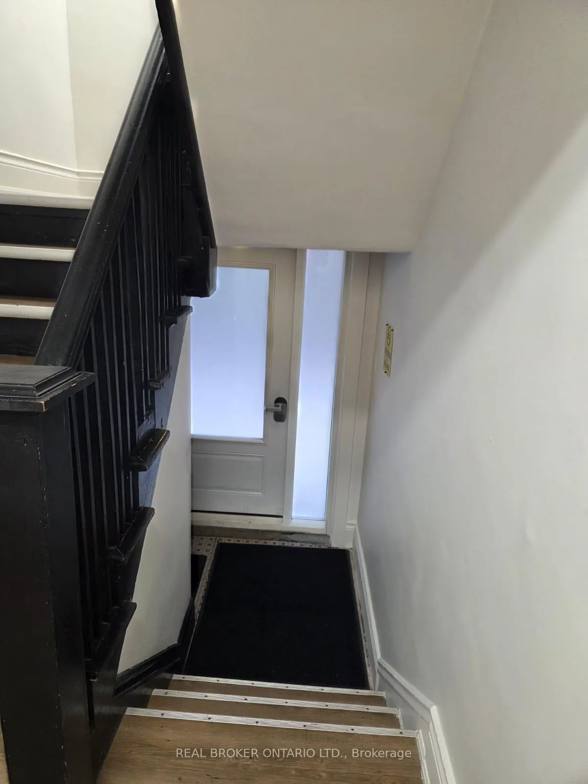 Photo 2 of Unit 2, 983 Main Street E, Hamilton, Crown Point — HOMEH