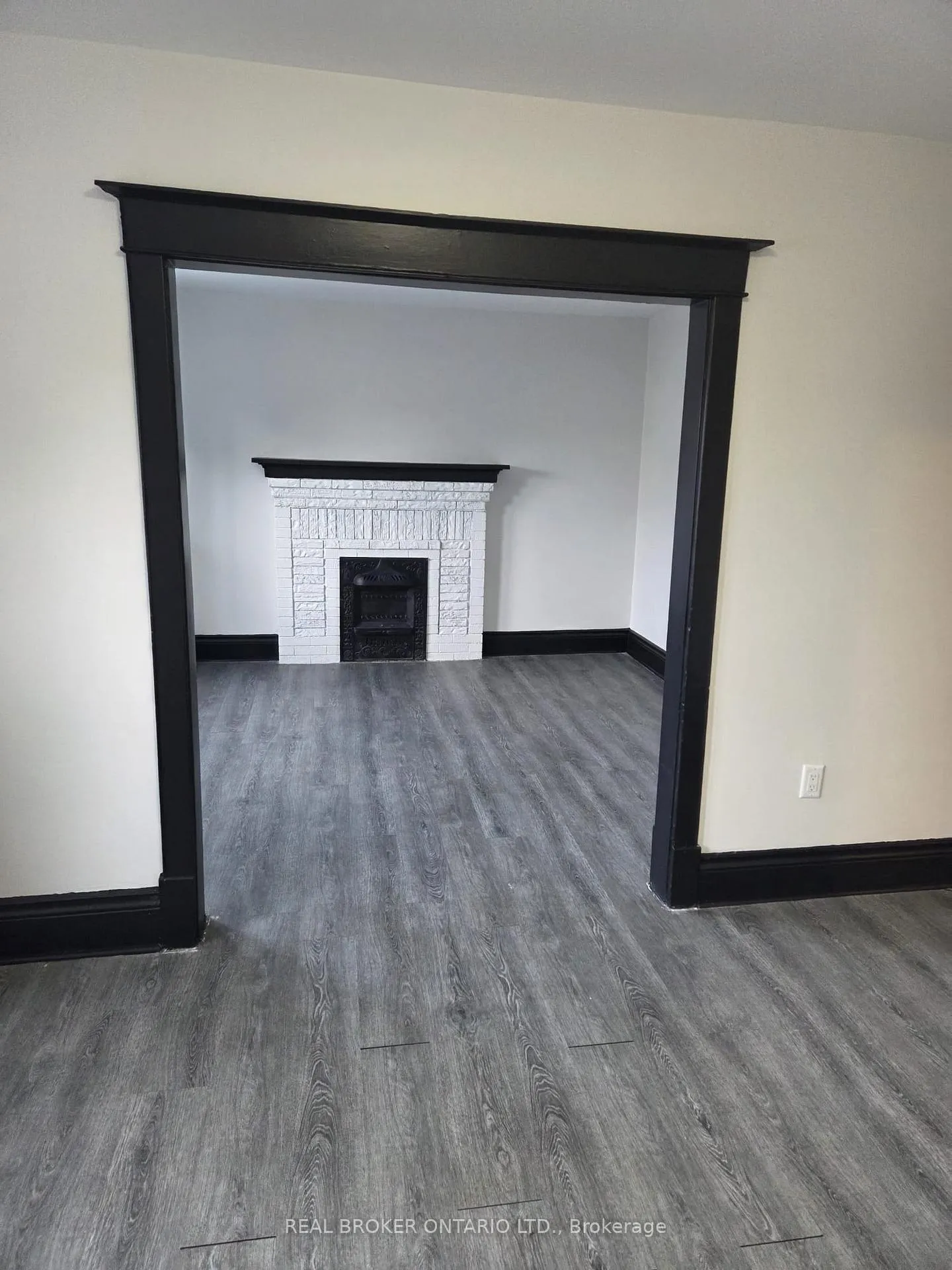 Photo 6 of Unit 2, 983 Main Street E, Hamilton, Crown Point — HOMEH