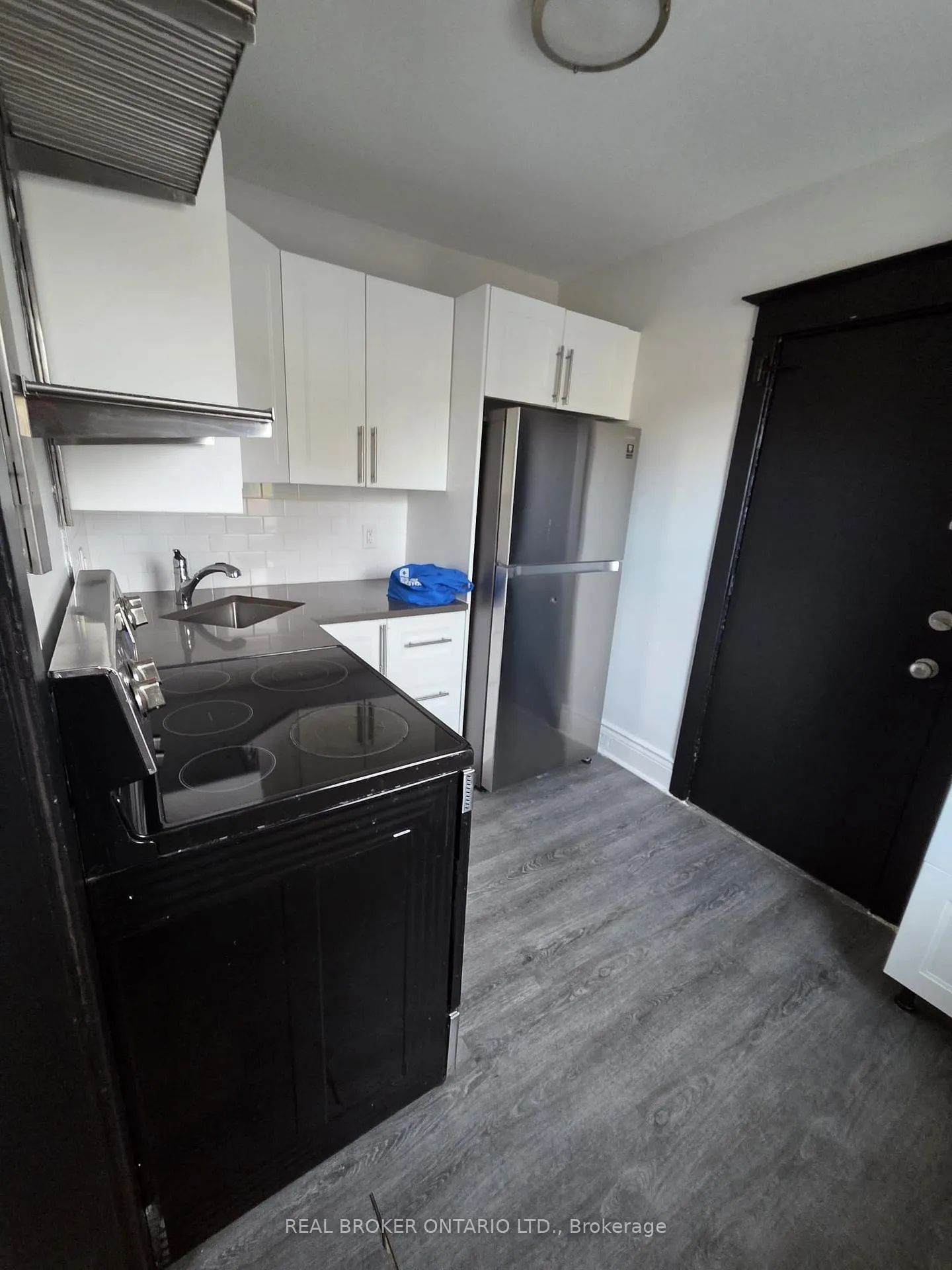 Photo 9 of Unit 2, 983 Main Street E, Hamilton, Crown Point — HOMEH
