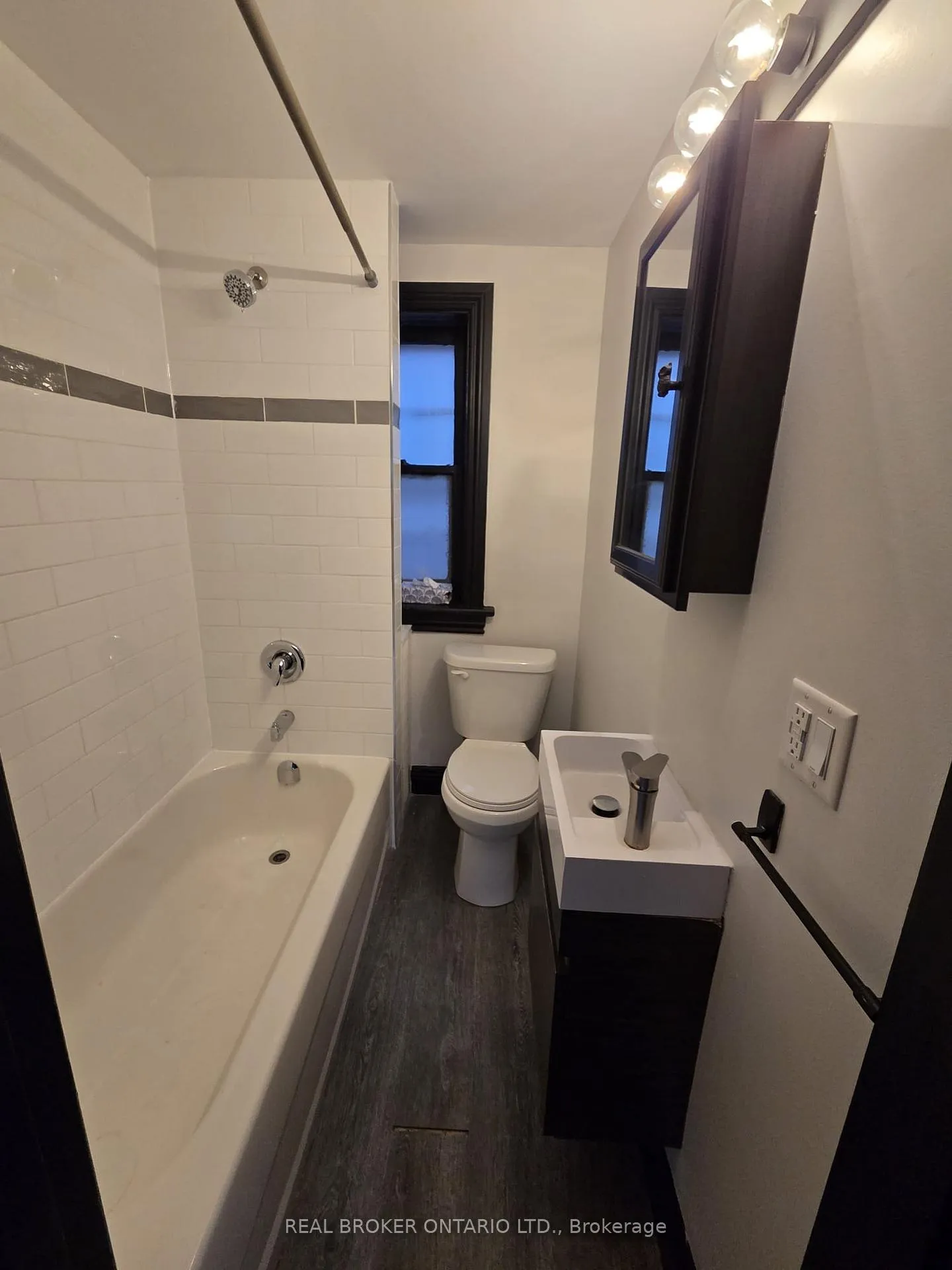 Photo 16 of Unit 2, 983 Main Street E, Hamilton, Crown Point — HOMEH
