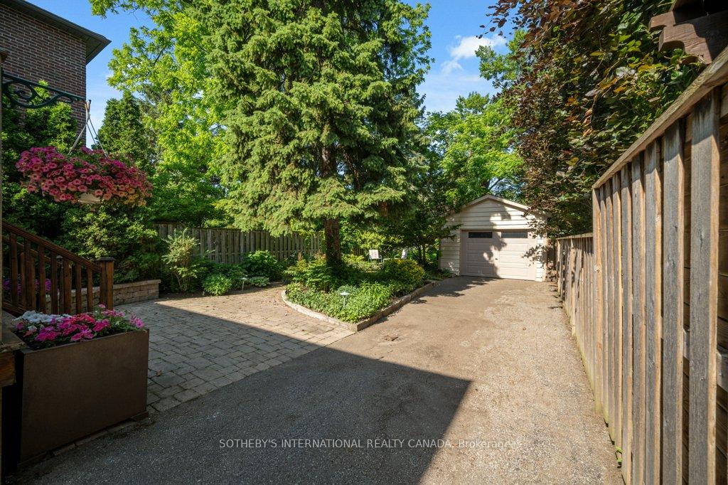 Photo 32 of 147 Bessborough Drive, Toronto, Leaside — HOMEH