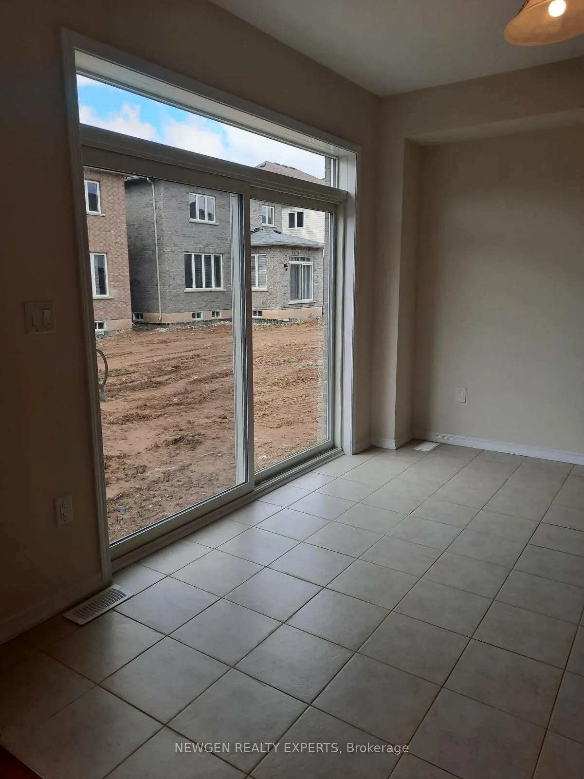 Photo 8 of 31 Sara Drive, Thorold, Hurricane/Merrittville — HOMEH