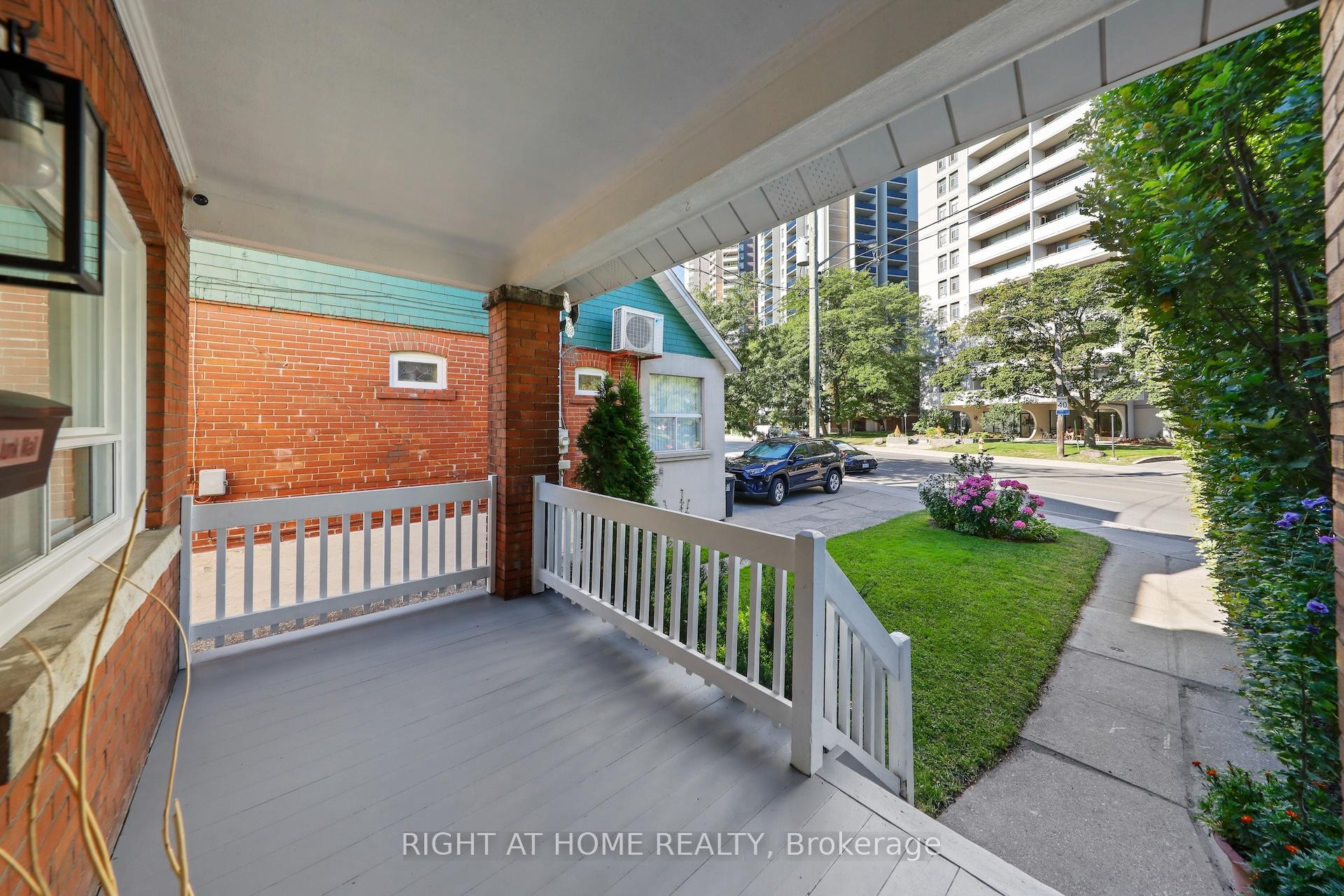 Photo 3 of 977 Broadview Avenue, Toronto, Broadview North — HOMEH