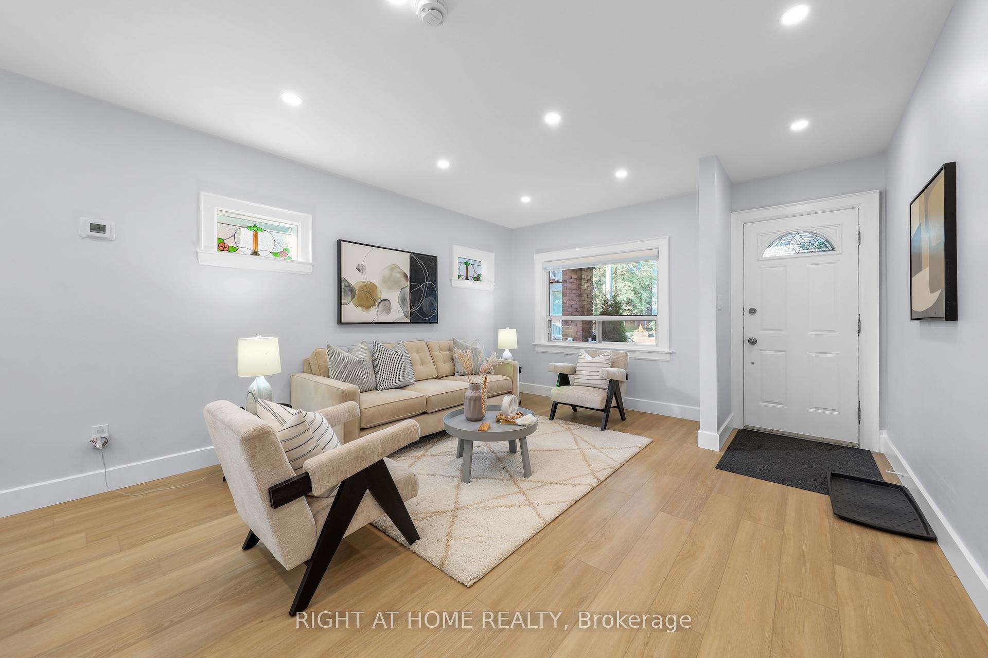 Photo 4 of 977 Broadview Avenue, Toronto, Broadview North — HOMEH