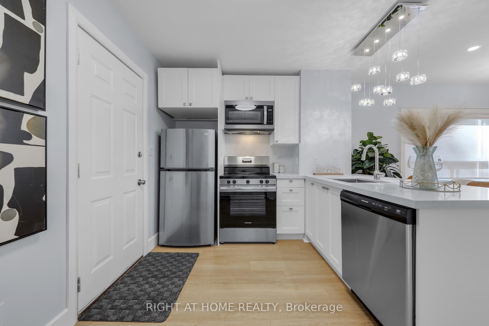 Photo 9 of 977 Broadview Avenue, Toronto, Broadview North — HOMEH