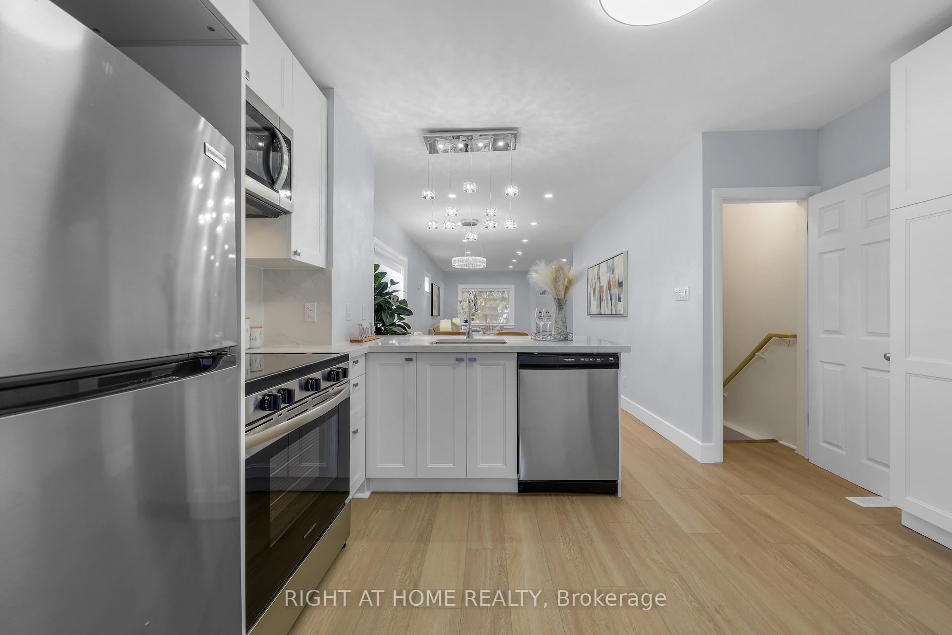 Photo 10 of 977 Broadview Avenue, Toronto, Broadview North — HOMEH