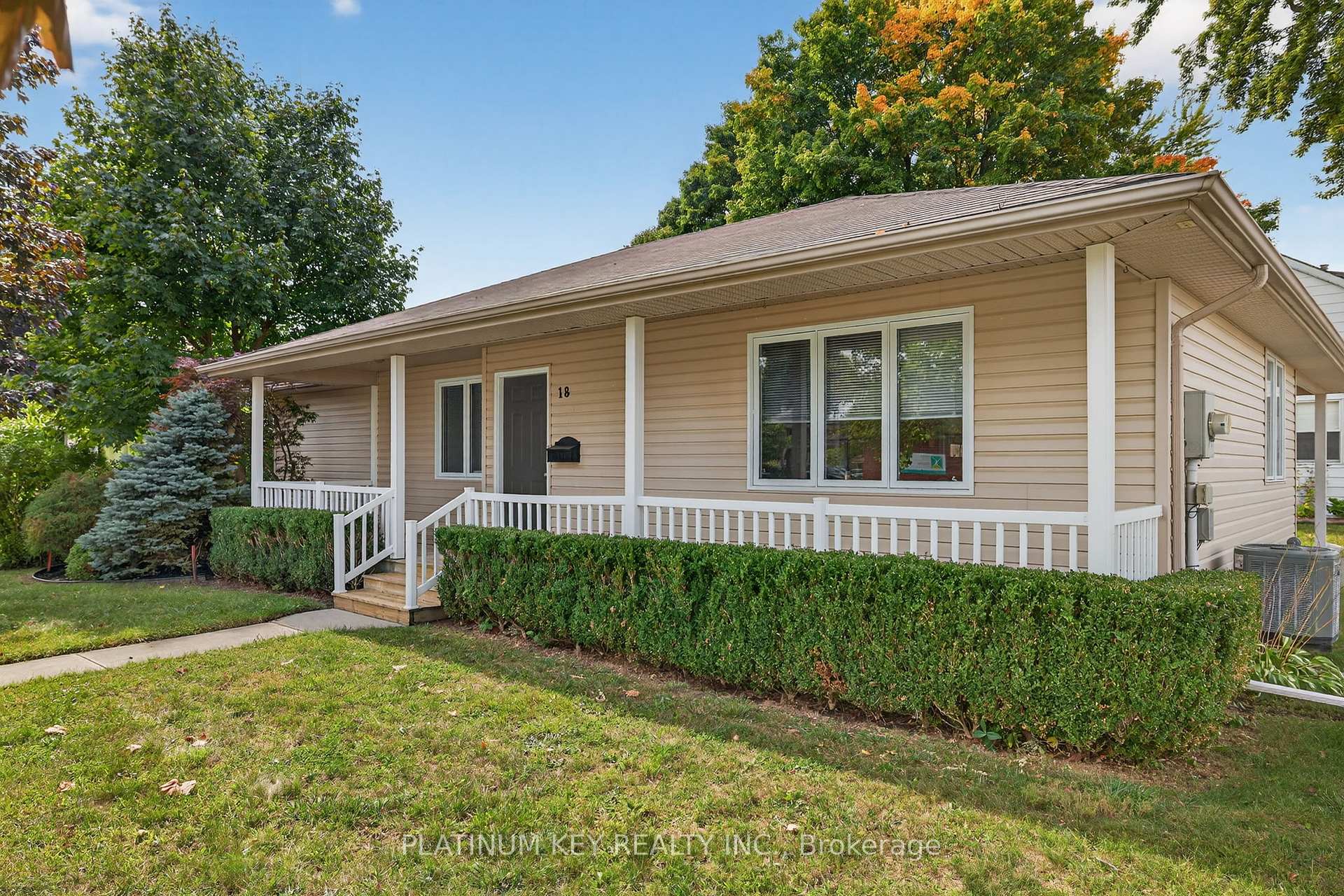 Photo 2 of 18 Richmond Street, Strathroy-Caradoc, NW — HOMEH