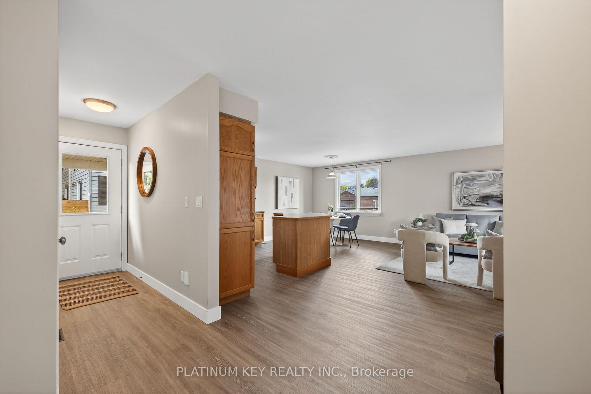 Photo 6 of 18 Richmond Street, Strathroy-Caradoc, NW — HOMEH