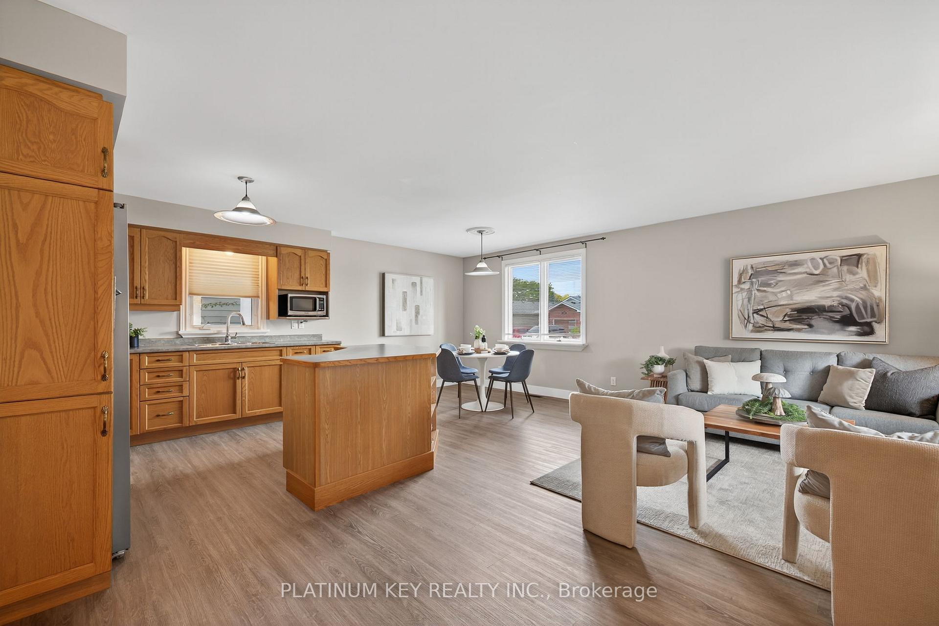Photo 7 of 18 Richmond Street, Strathroy-Caradoc, NW — HOMEH