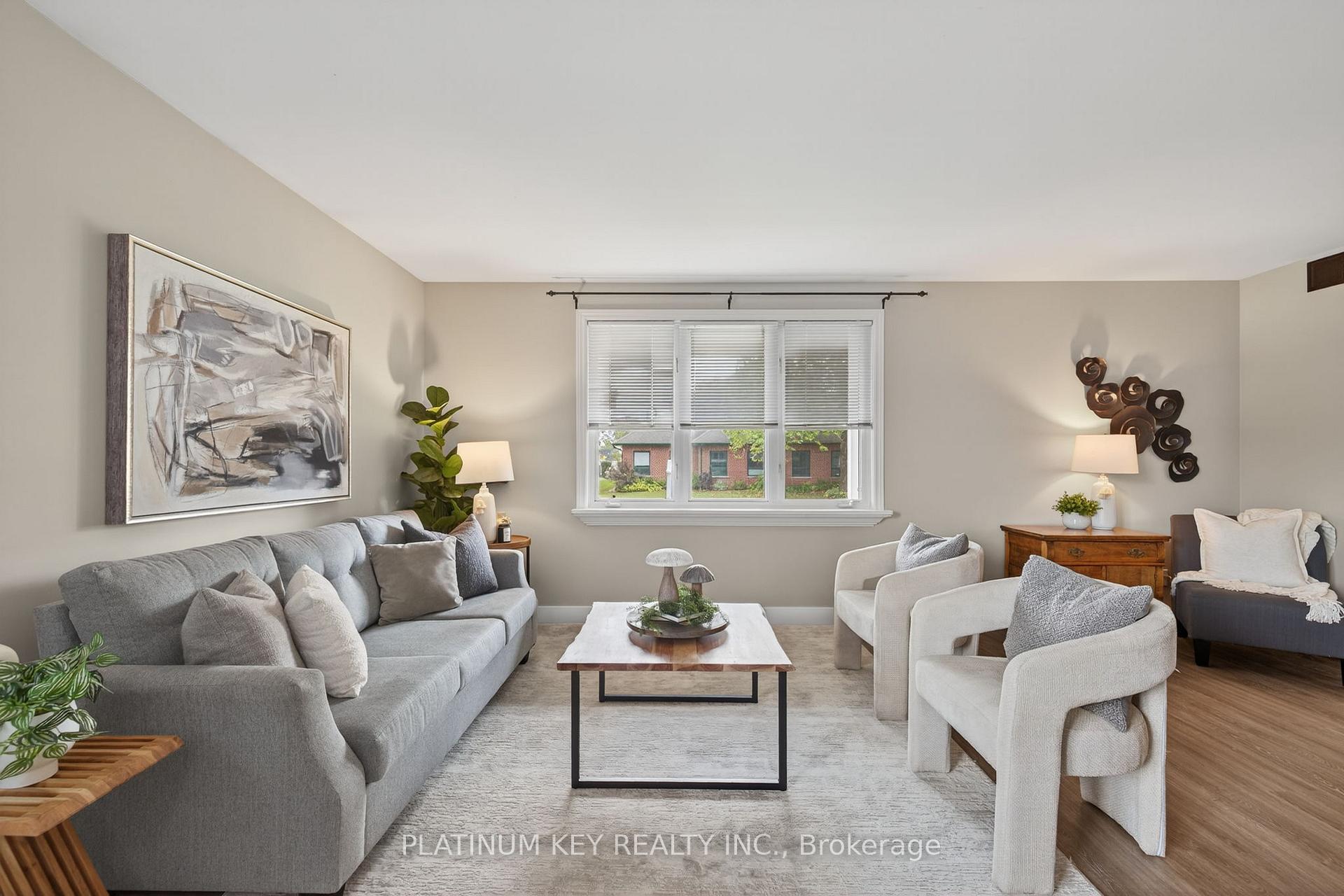Photo 8 of 18 Richmond Street, Strathroy-Caradoc, NW — HOMEH