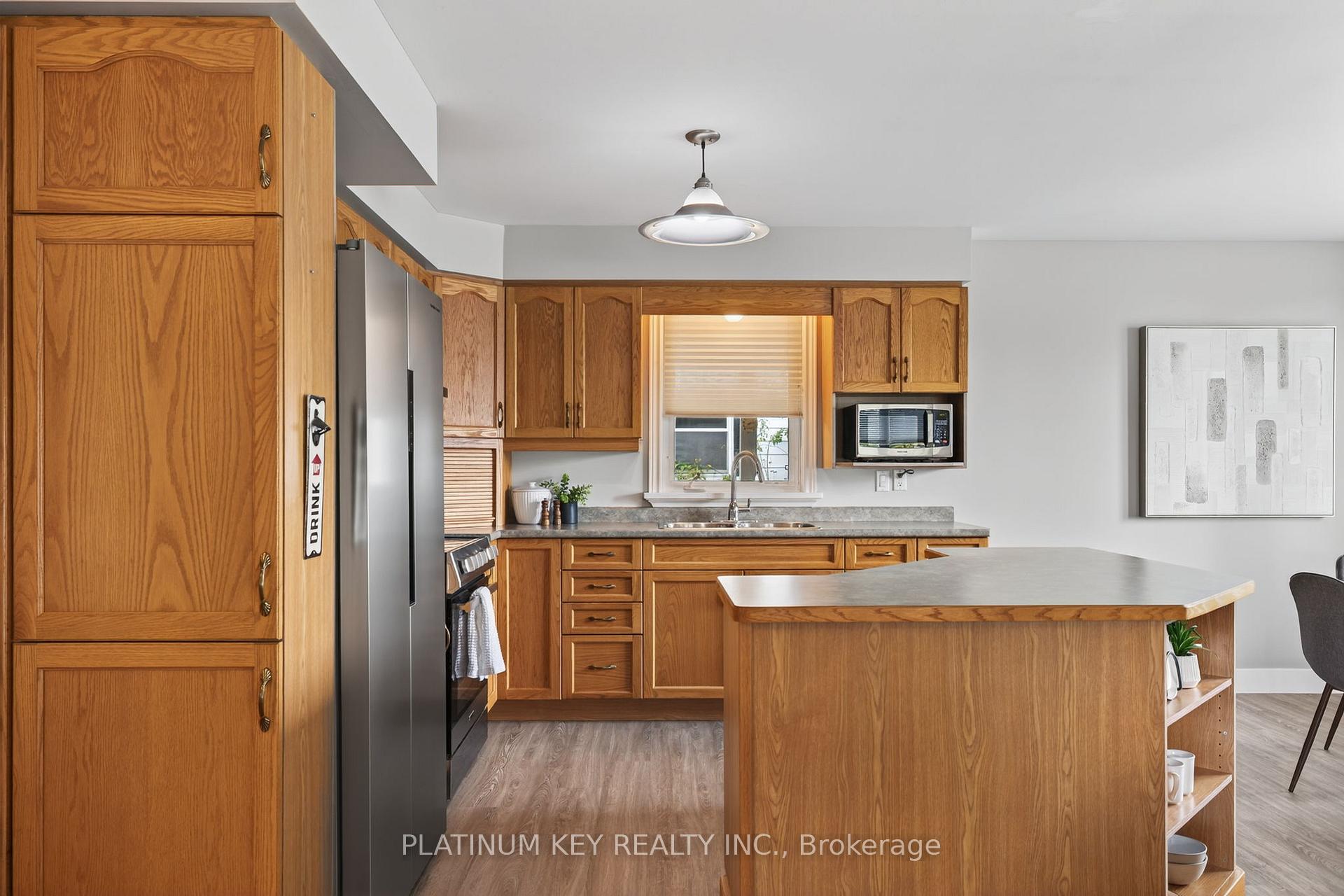 Photo 11 of 18 Richmond Street, Strathroy-Caradoc, NW — HOMEH