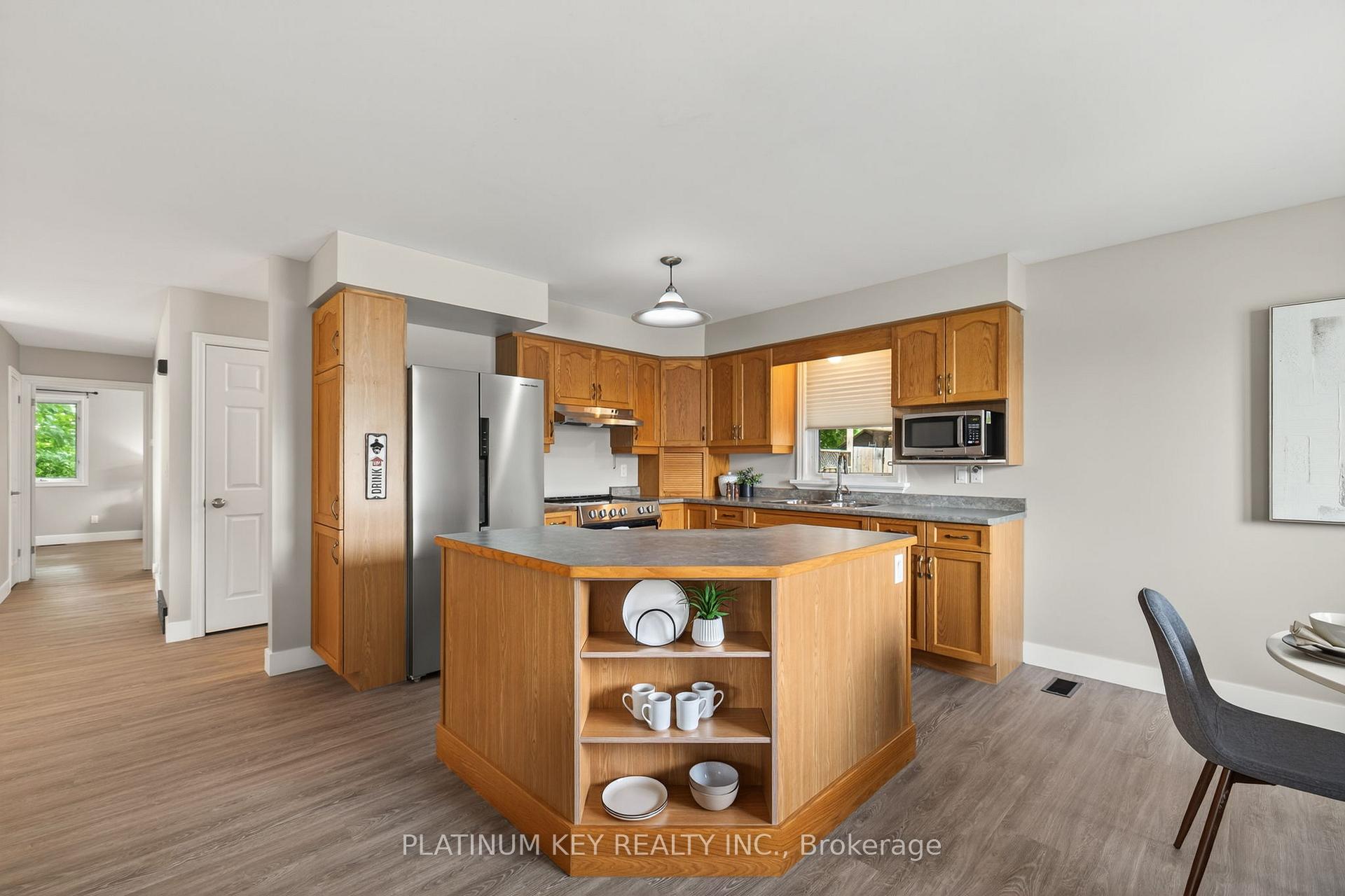 Photo 12 of 18 Richmond Street, Strathroy-Caradoc, NW — HOMEH
