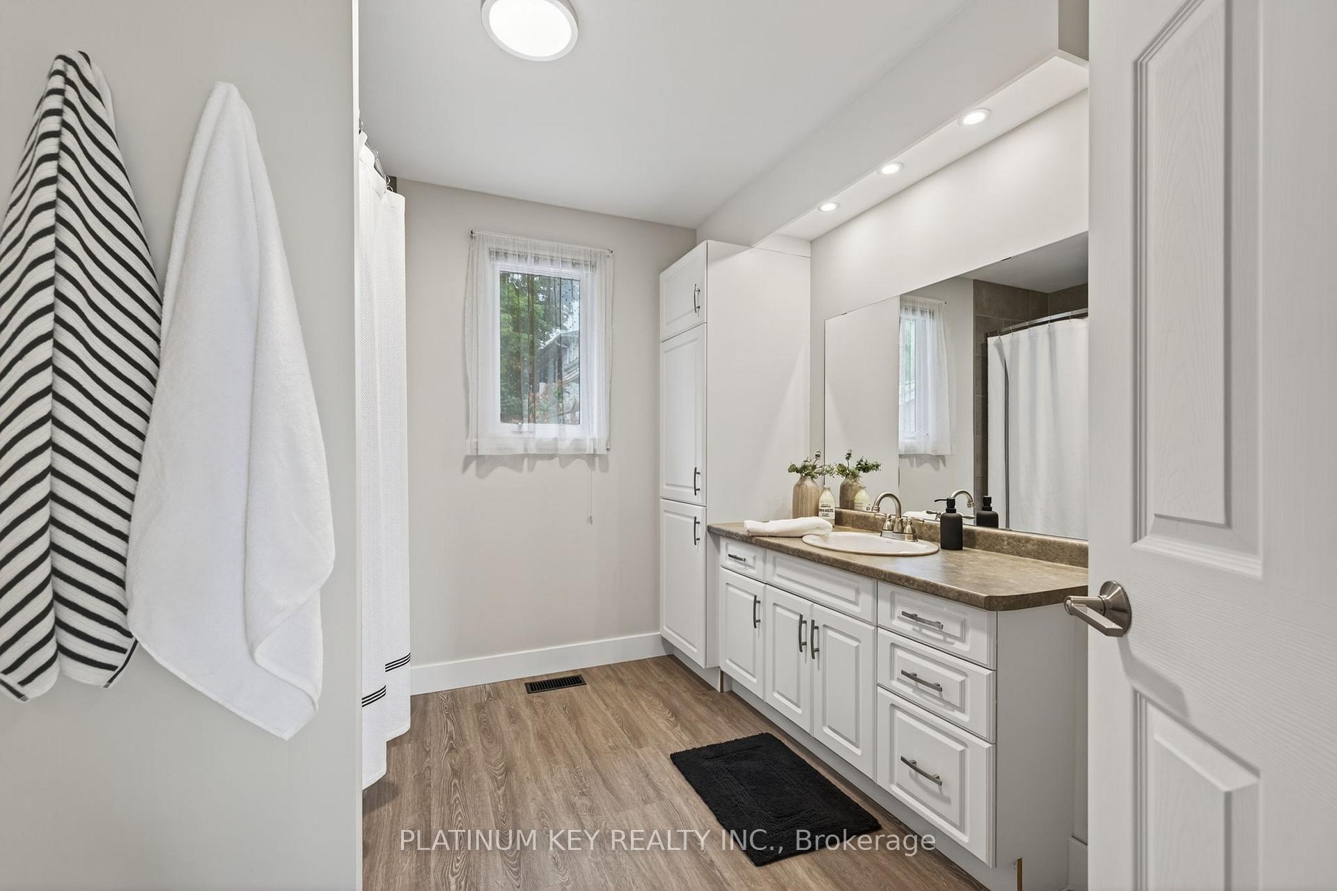 Photo 19 of 18 Richmond Street, Strathroy-Caradoc, NW — HOMEH