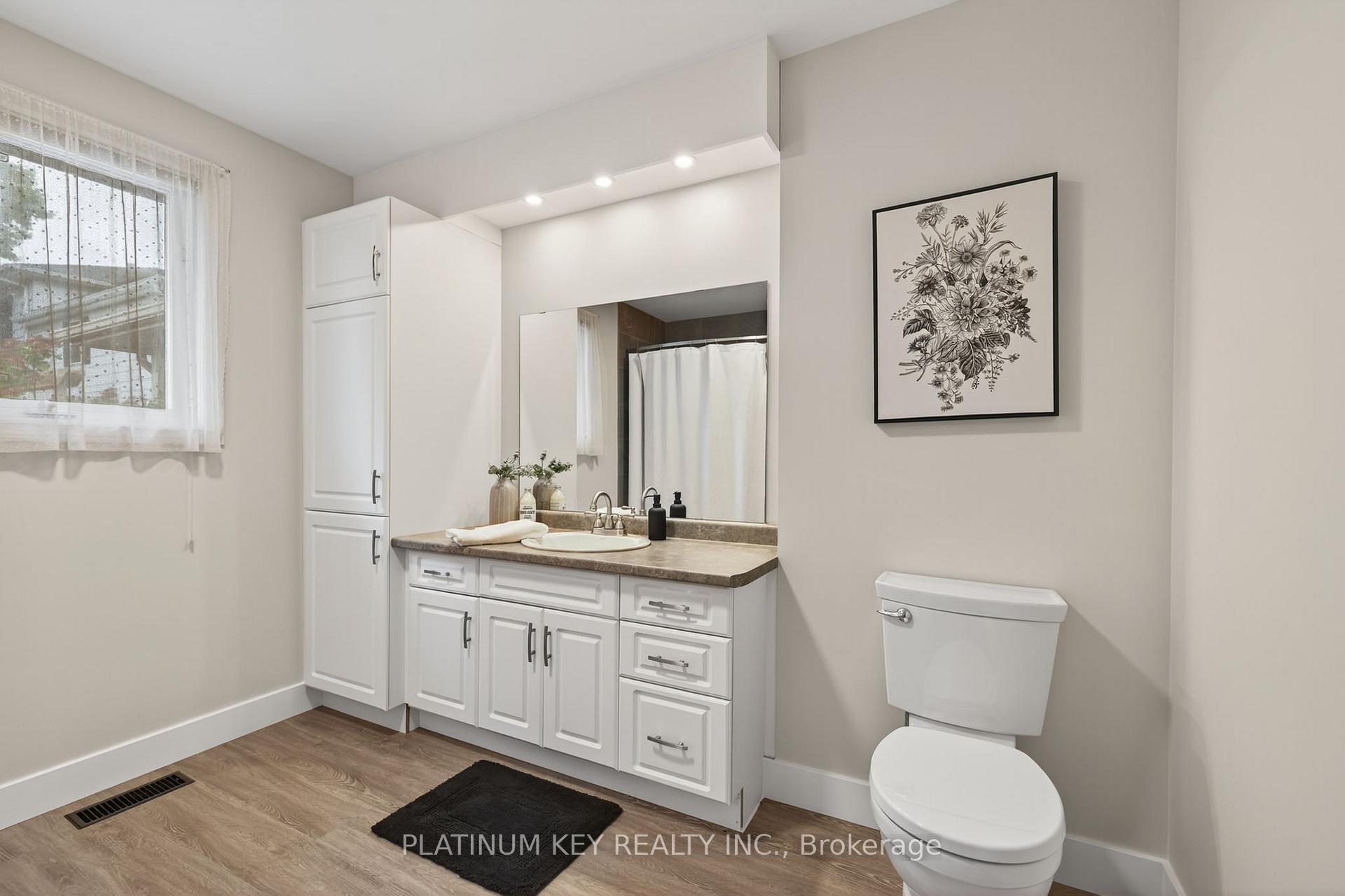 Photo 21 of 18 Richmond Street, Strathroy-Caradoc, NW — HOMEH
