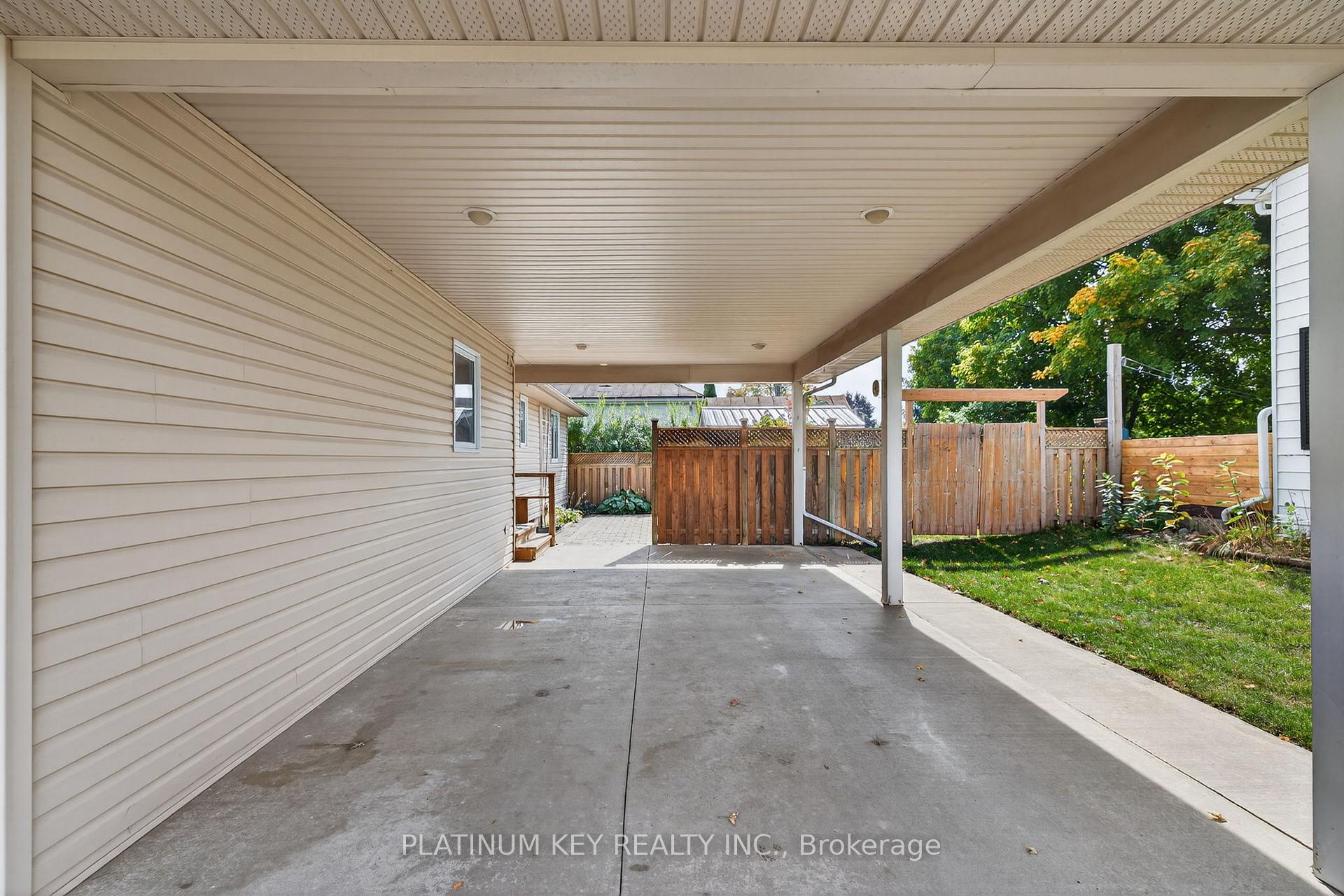 Photo 37 of 18 Richmond Street, Strathroy-Caradoc, NW — HOMEH