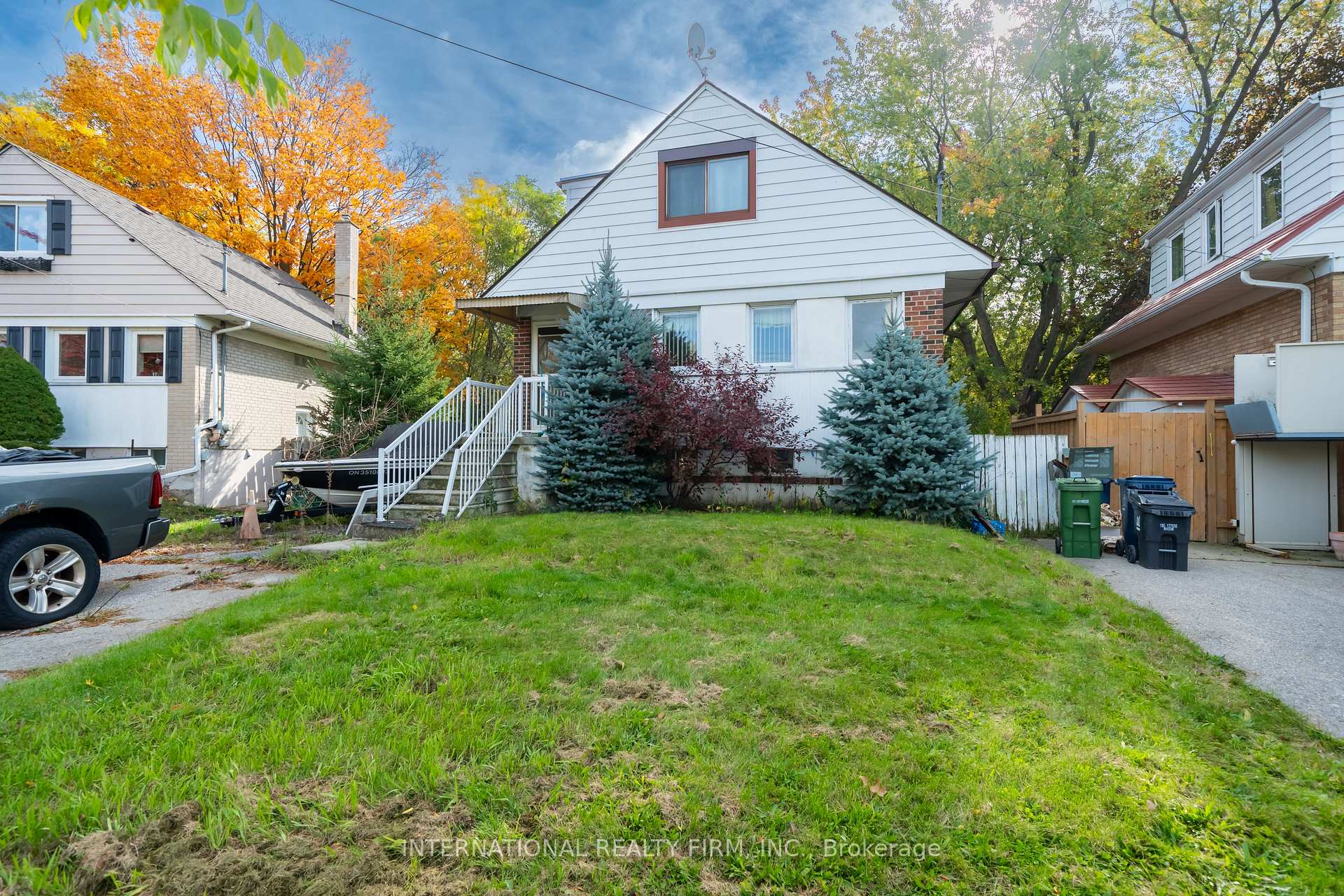 Front of 141 Roebuck Drive