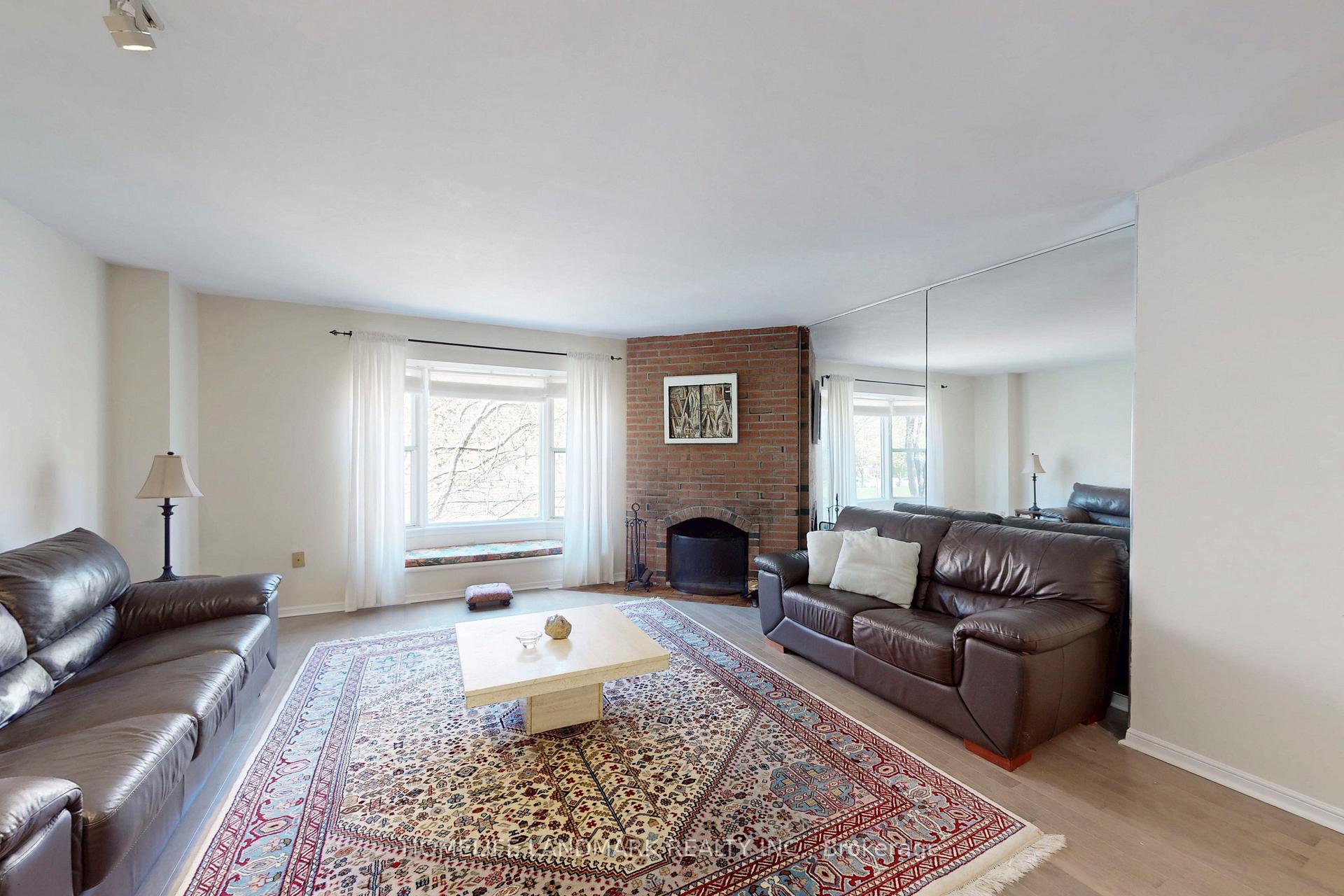 Photo 2 of 4 Longboat Avenue, Toronto, Waterfront Communities — HOMEH