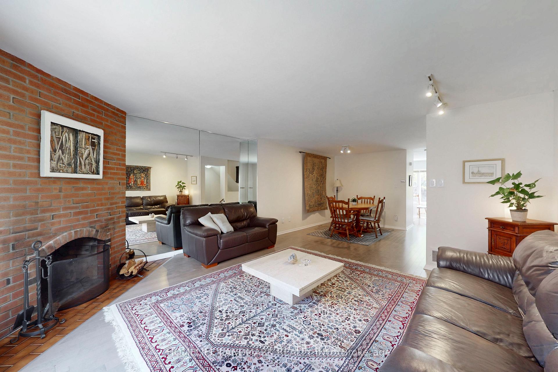 Photo 4 of 4 Longboat Avenue, Toronto, Waterfront Communities — HOMEH