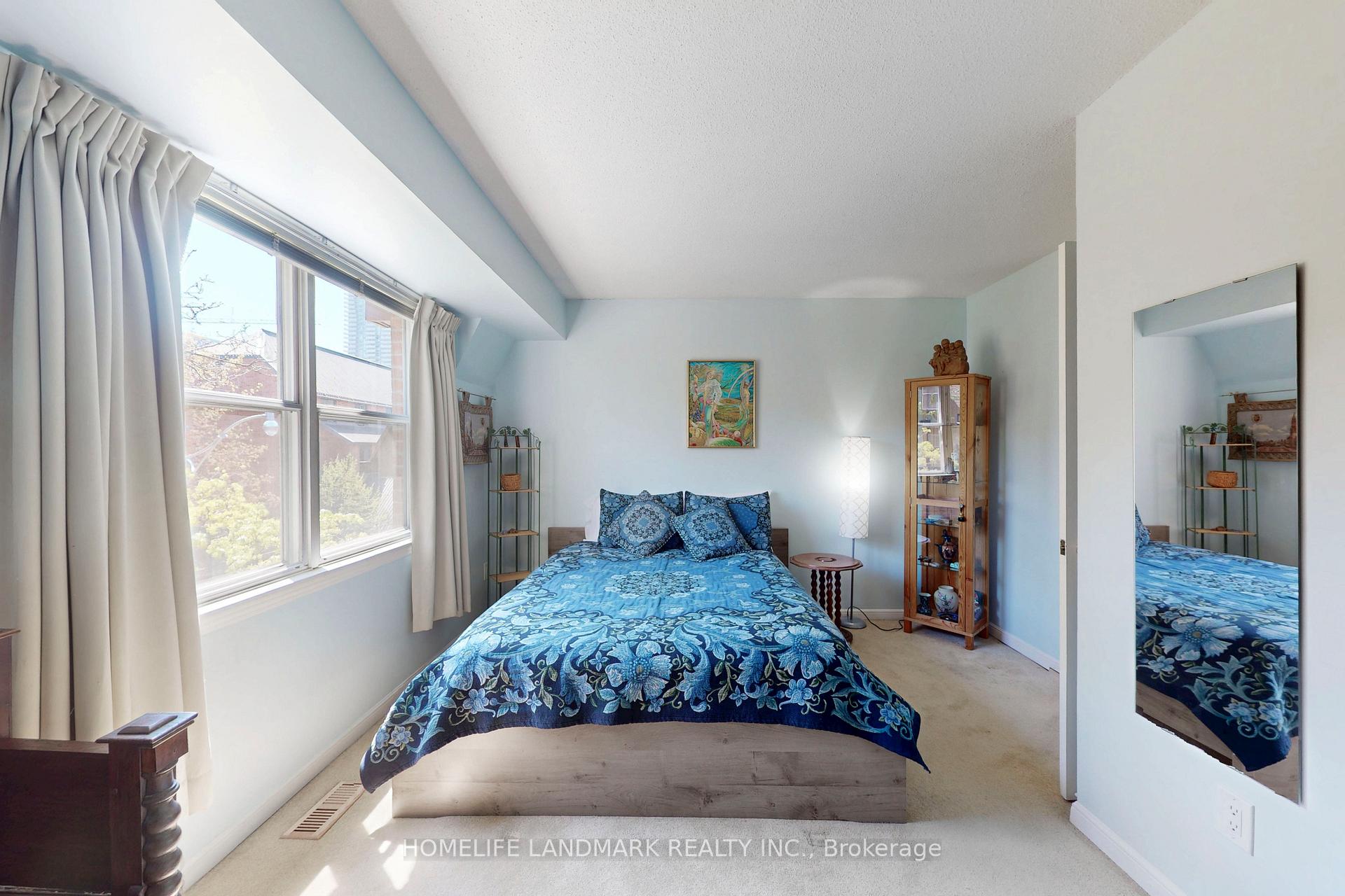 Photo 10 of 4 Longboat Avenue, Toronto, Waterfront Communities — HOMEH