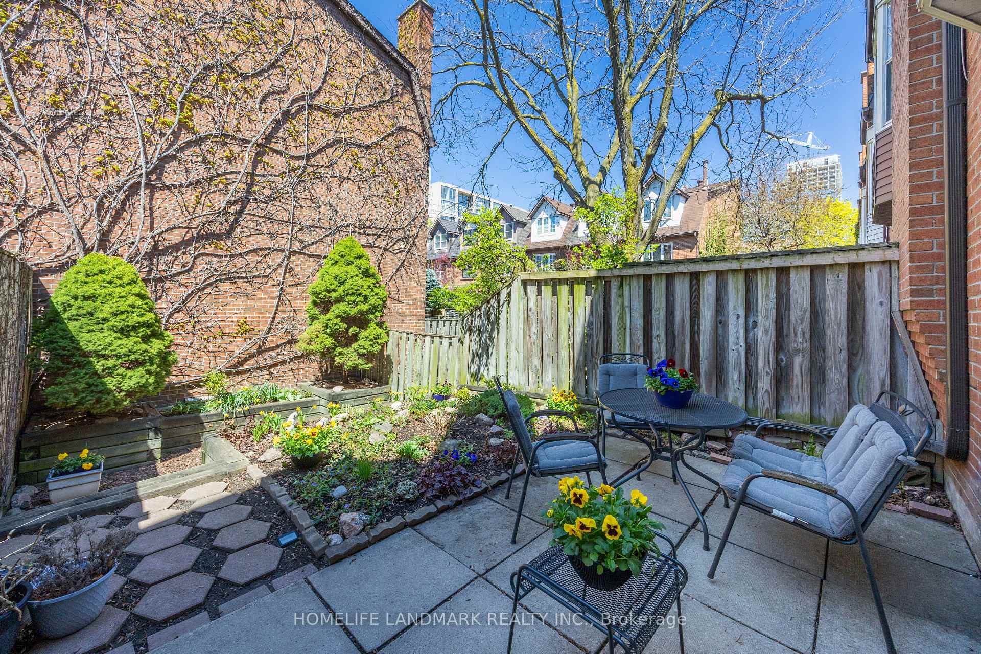 Photo 19 of 4 Longboat Avenue, Toronto, Waterfront Communities — HOMEH