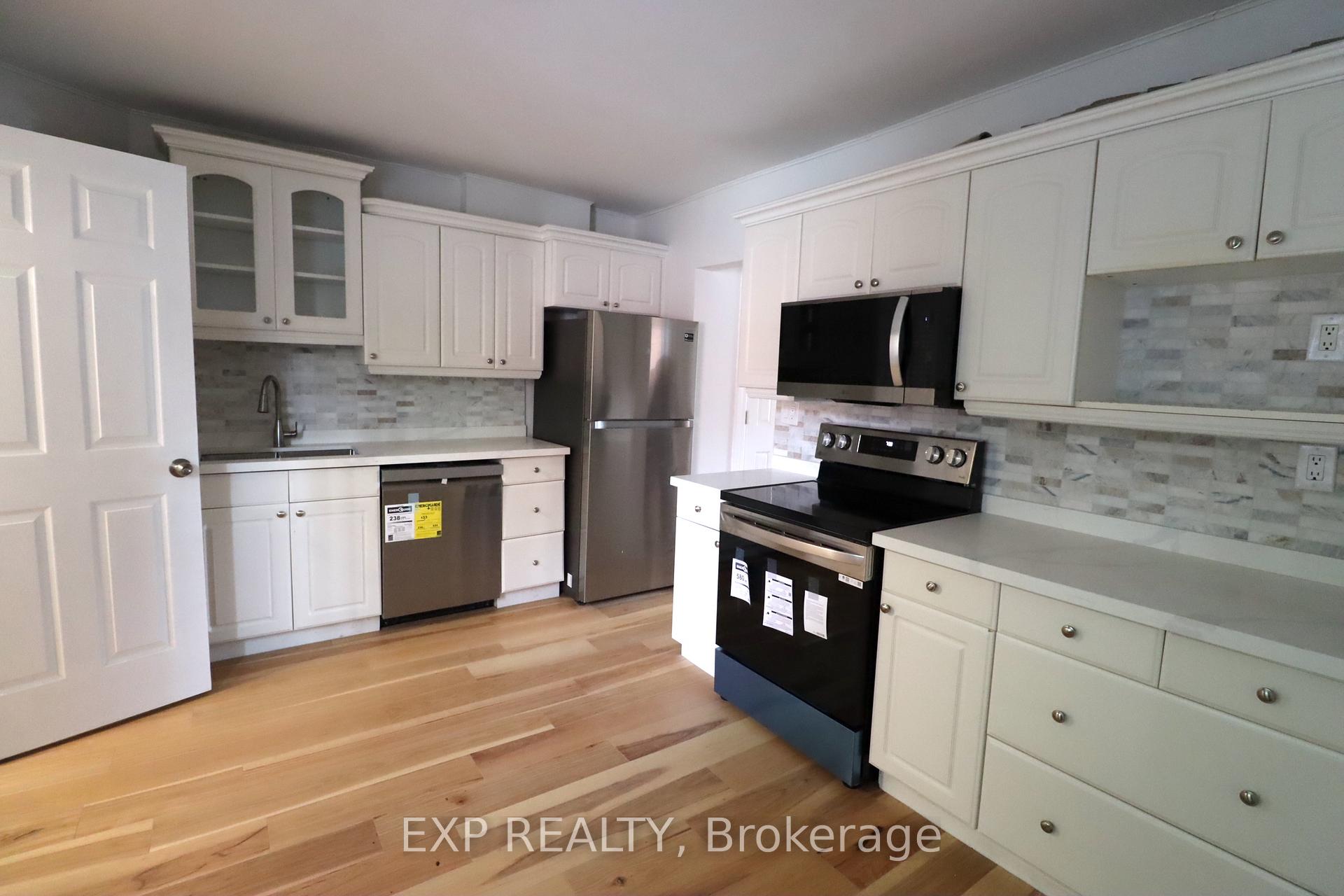 Photo 4 of 342 Eglinton Avenue E, Toronto, Mount Pleasant East — HOMEH