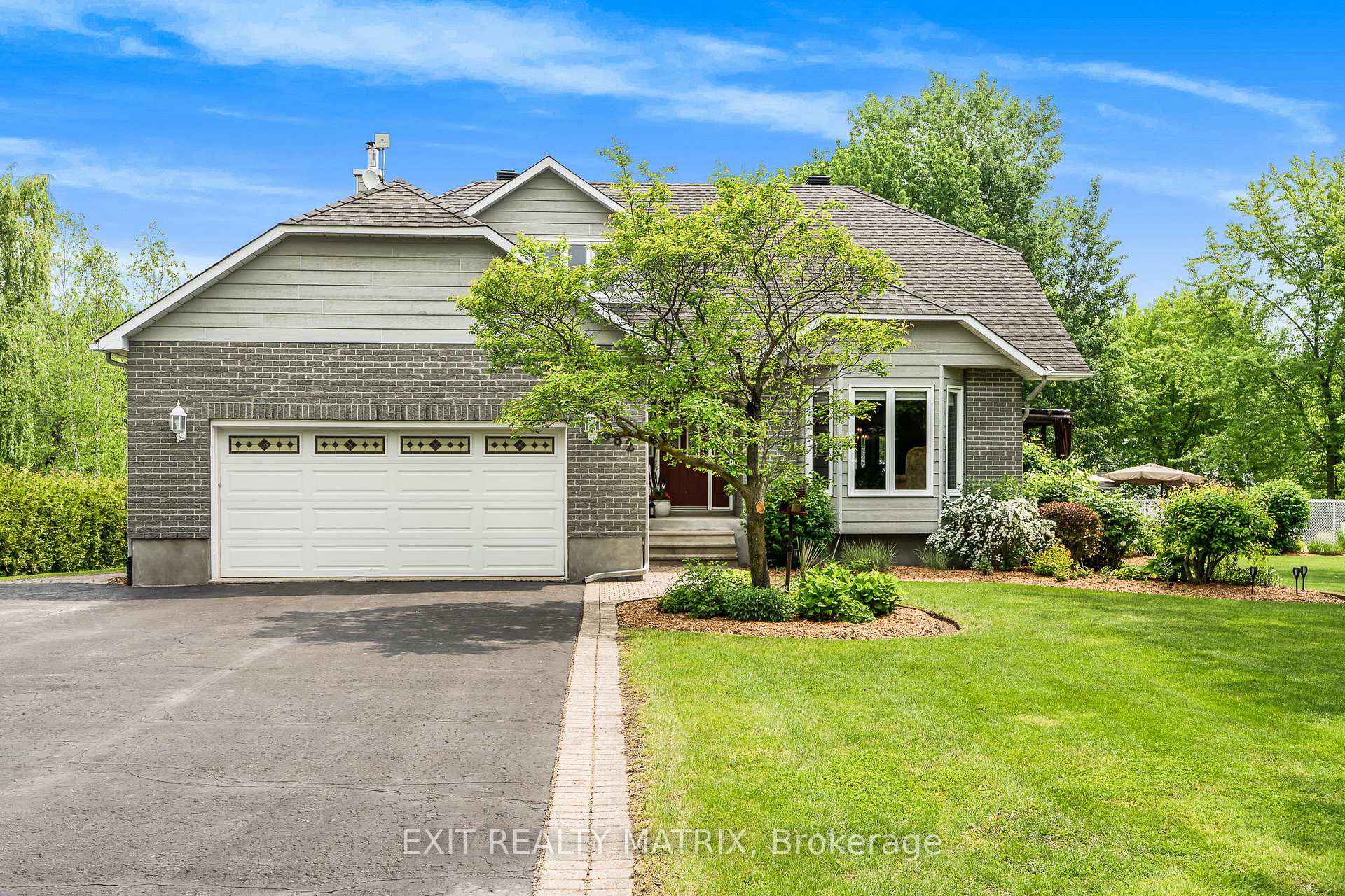 Front of 882 Du Castor Road