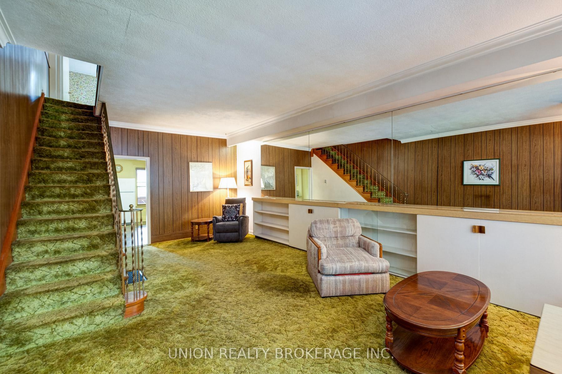 Photo 3 of 313 Kenilworth Avenue, Toronto, The Beaches — HOMEH