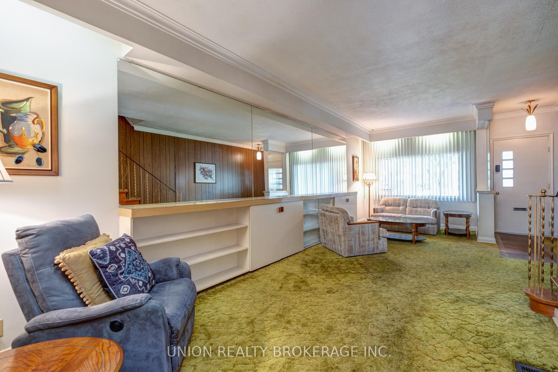 Photo 5 of 313 Kenilworth Avenue, Toronto, The Beaches — HOMEH