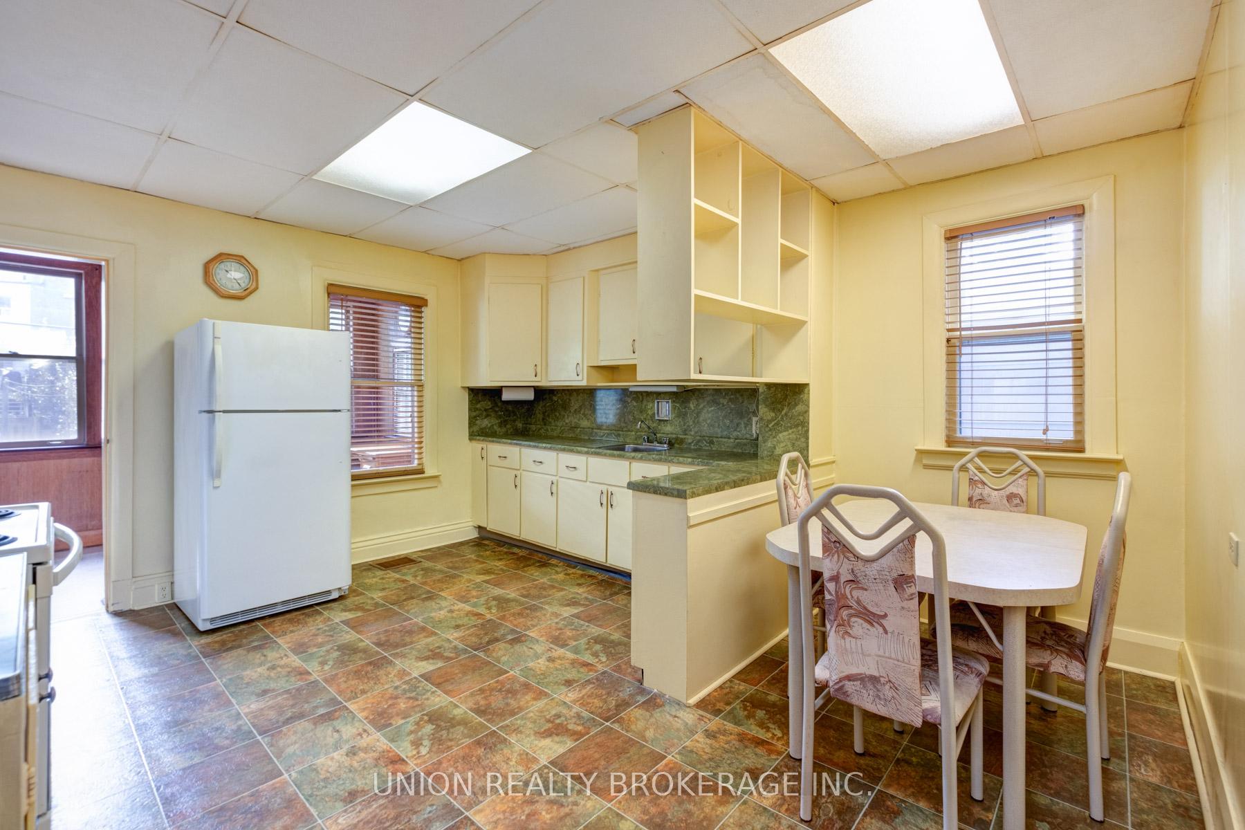 Photo 6 of 313 Kenilworth Avenue, Toronto, The Beaches — HOMEH