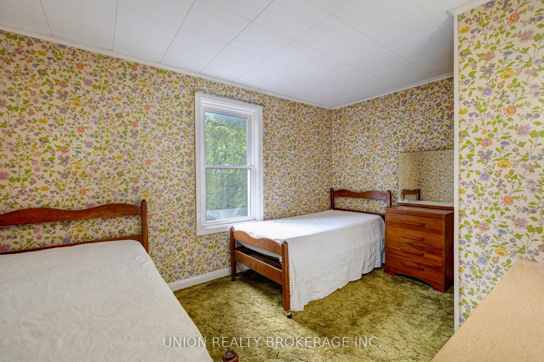 Photo 10 of 313 Kenilworth Avenue, Toronto, The Beaches — HOMEH