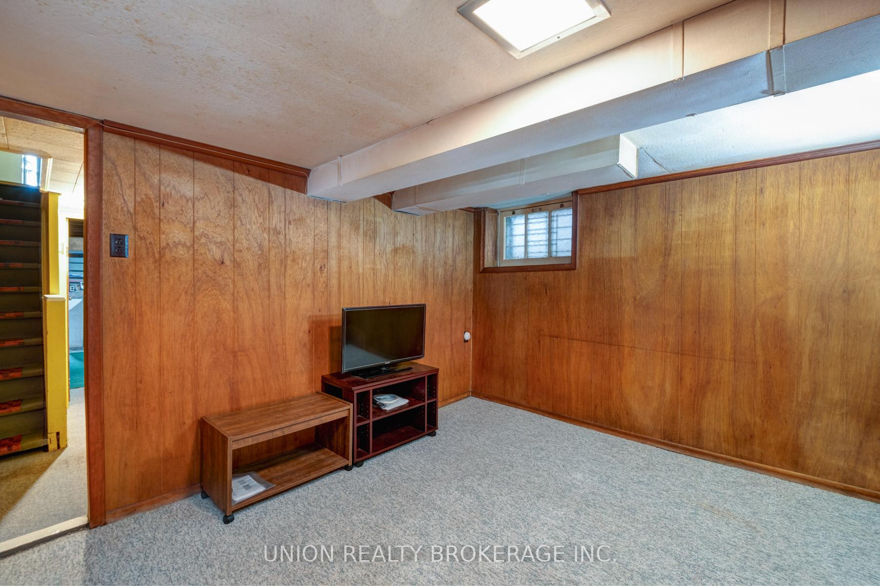 Photo 13 of 313 Kenilworth Avenue, Toronto, The Beaches — HOMEH