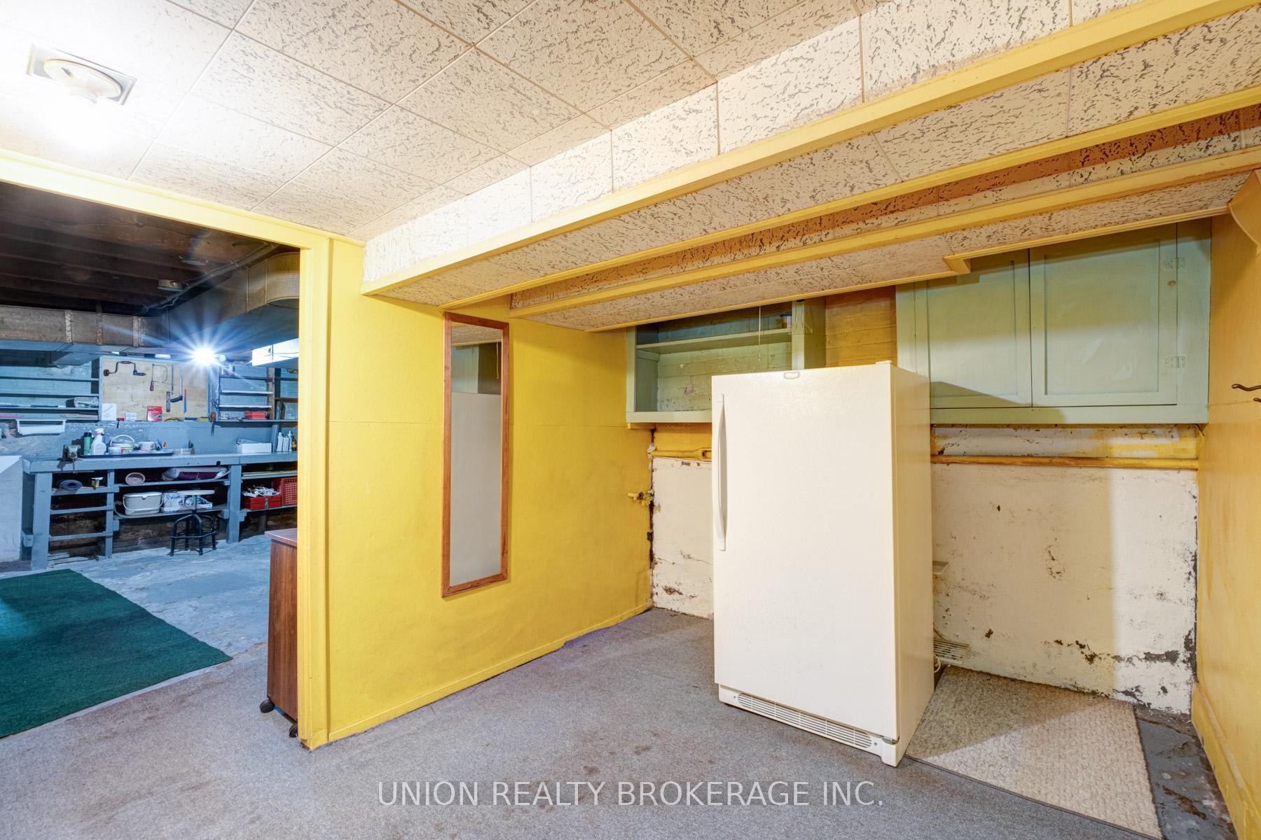 Photo 14 of 313 Kenilworth Avenue, Toronto, The Beaches — HOMEH