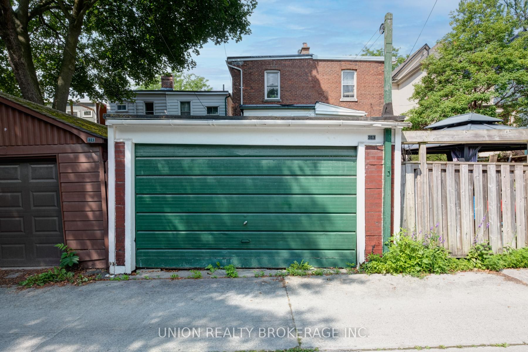 Photo 16 of 313 Kenilworth Avenue, Toronto, The Beaches — HOMEH