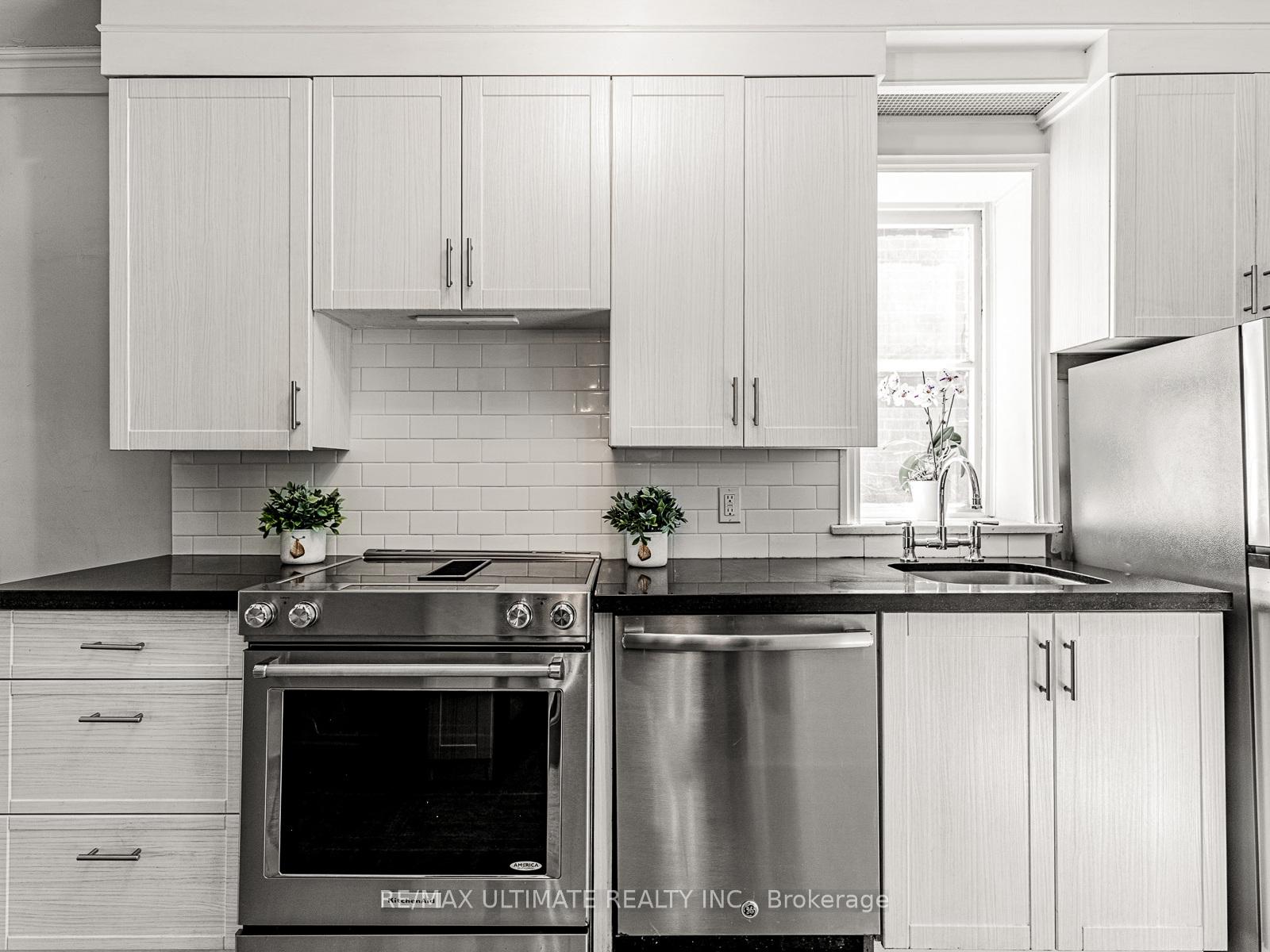 Photo 10 of 28 Banff Road, Toronto, Mount Pleasant East — HOMEH