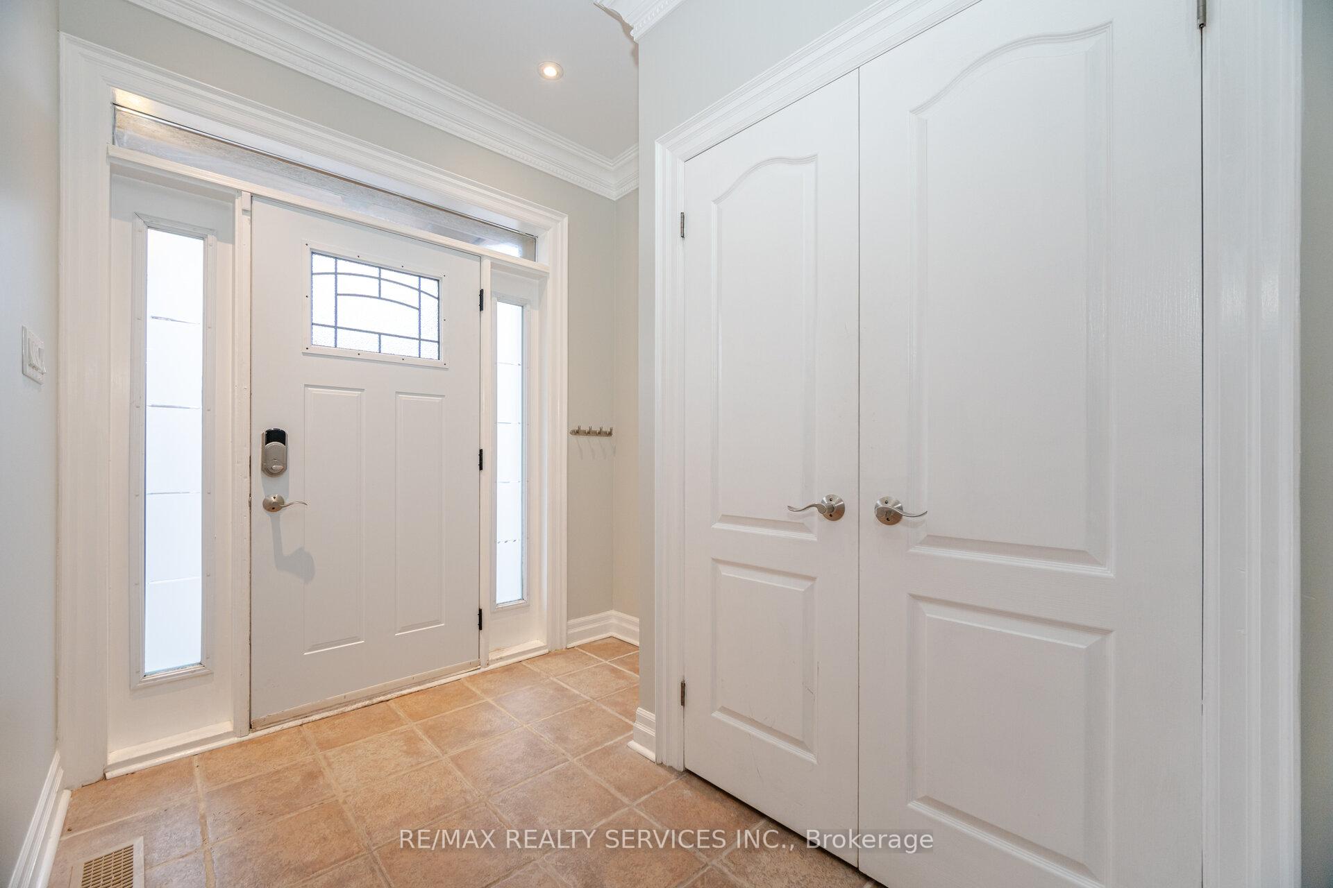 Photo 2 of 266 Airdrie Road, Toronto, Leaside — HOMEH