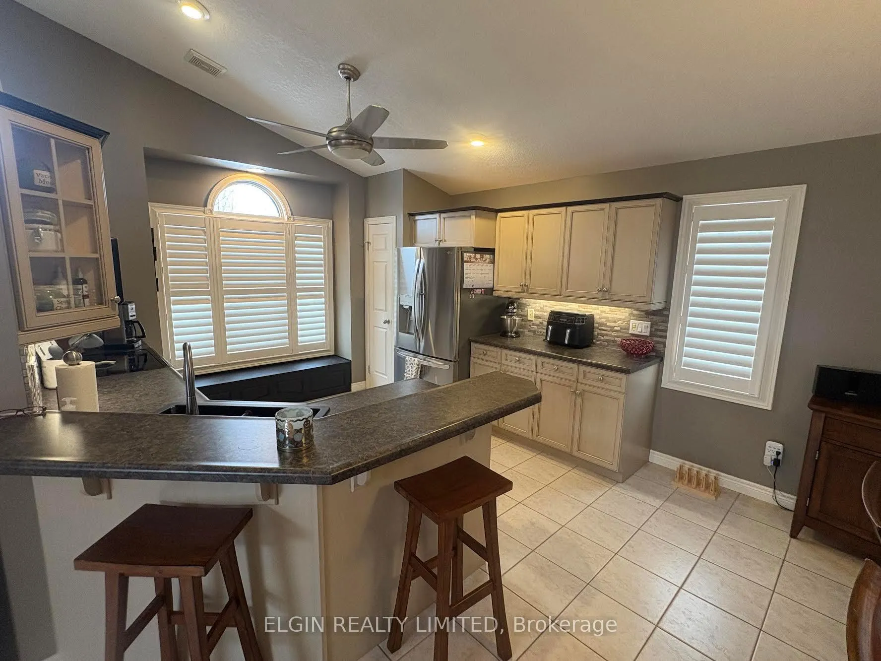 Photo 8 of 21 Oriole Lane, St. Thomas — HOMEH