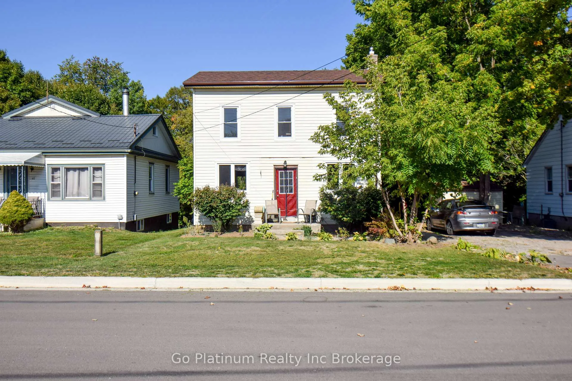 Photo 2 of 39 Young Street, Tillsonburg — HOMEH